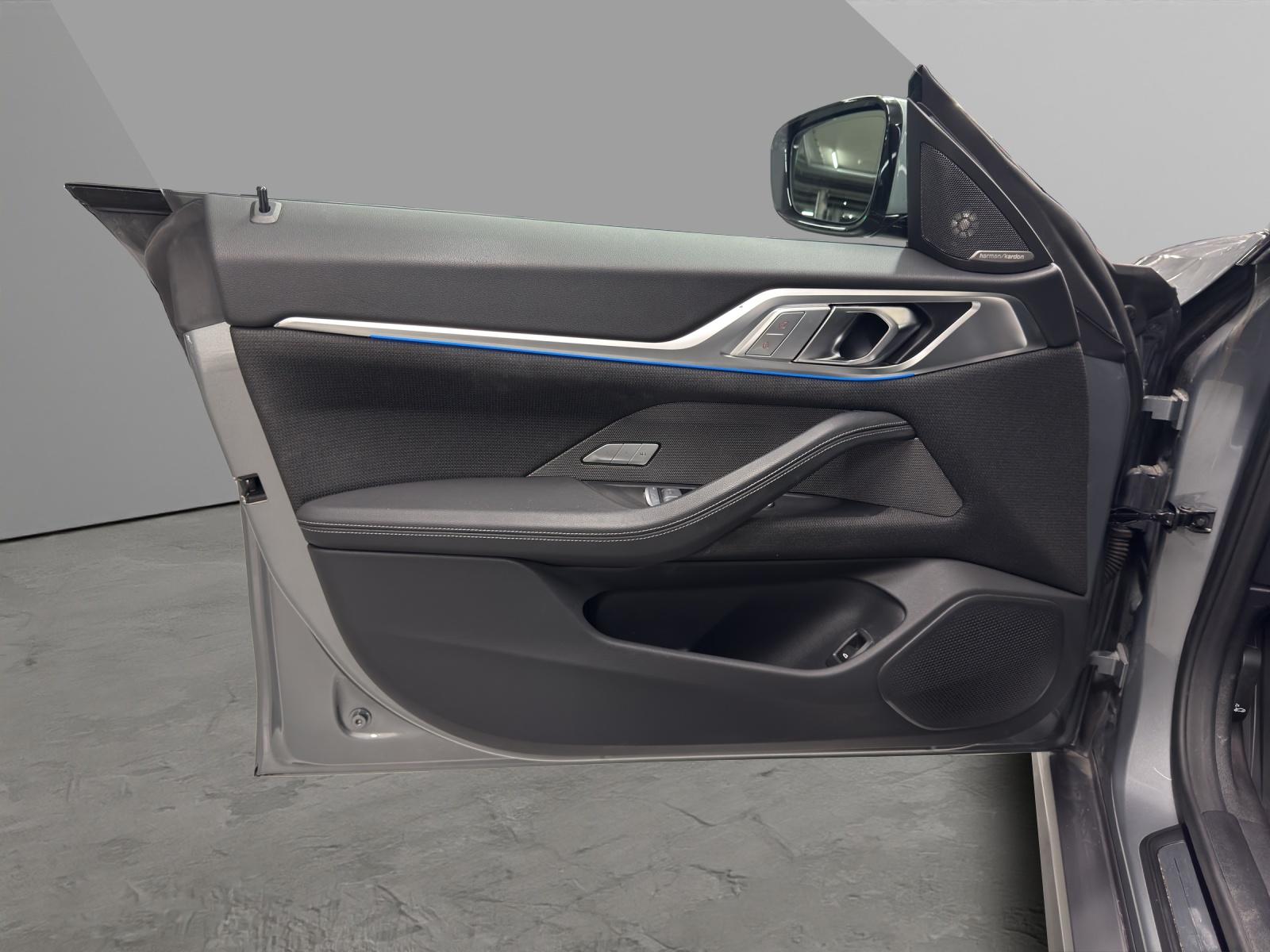 BMW i4 Limousine-image-12