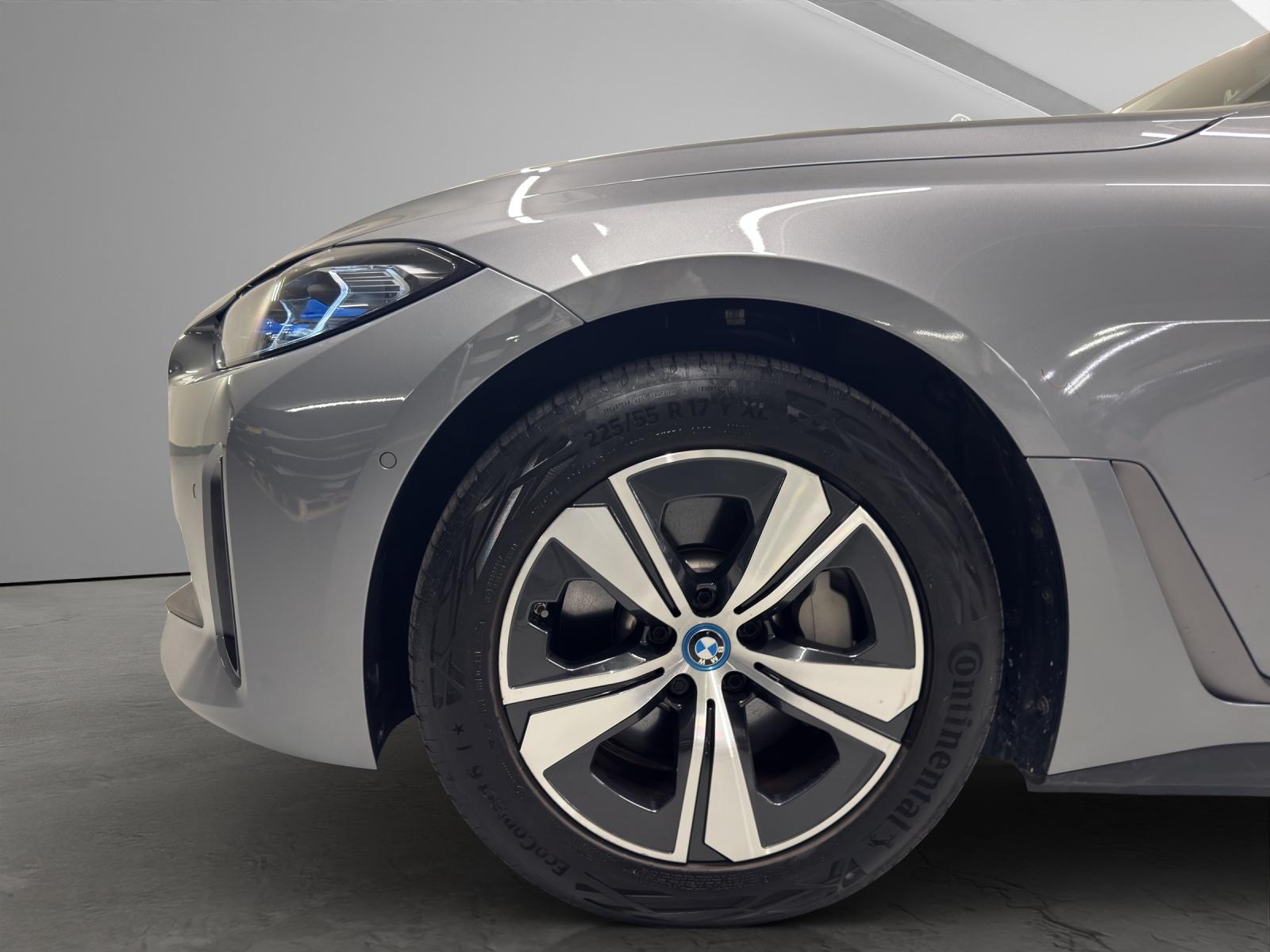 BMW i4 Limousine-image-8