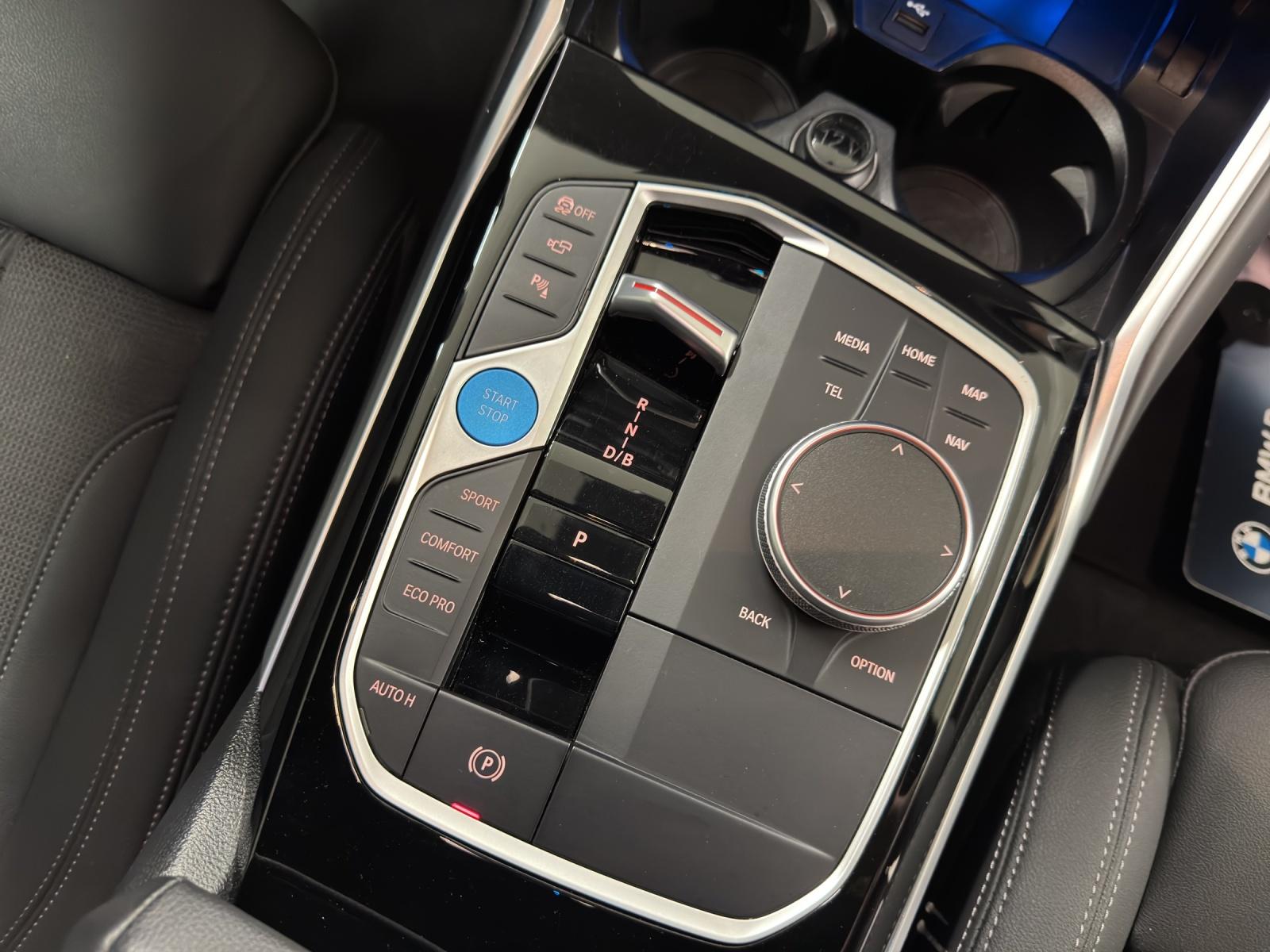 BMW i4 Limousine-image-19