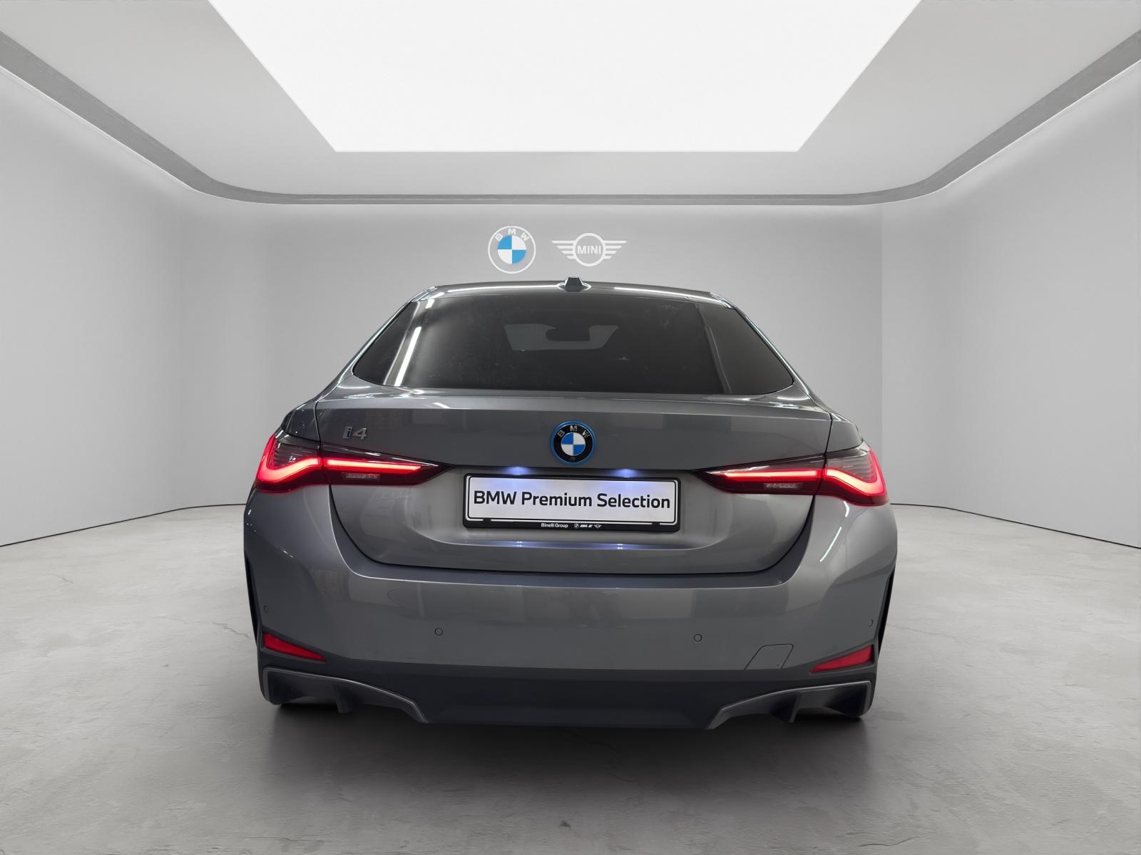 BMW i4 Limousine-image-3