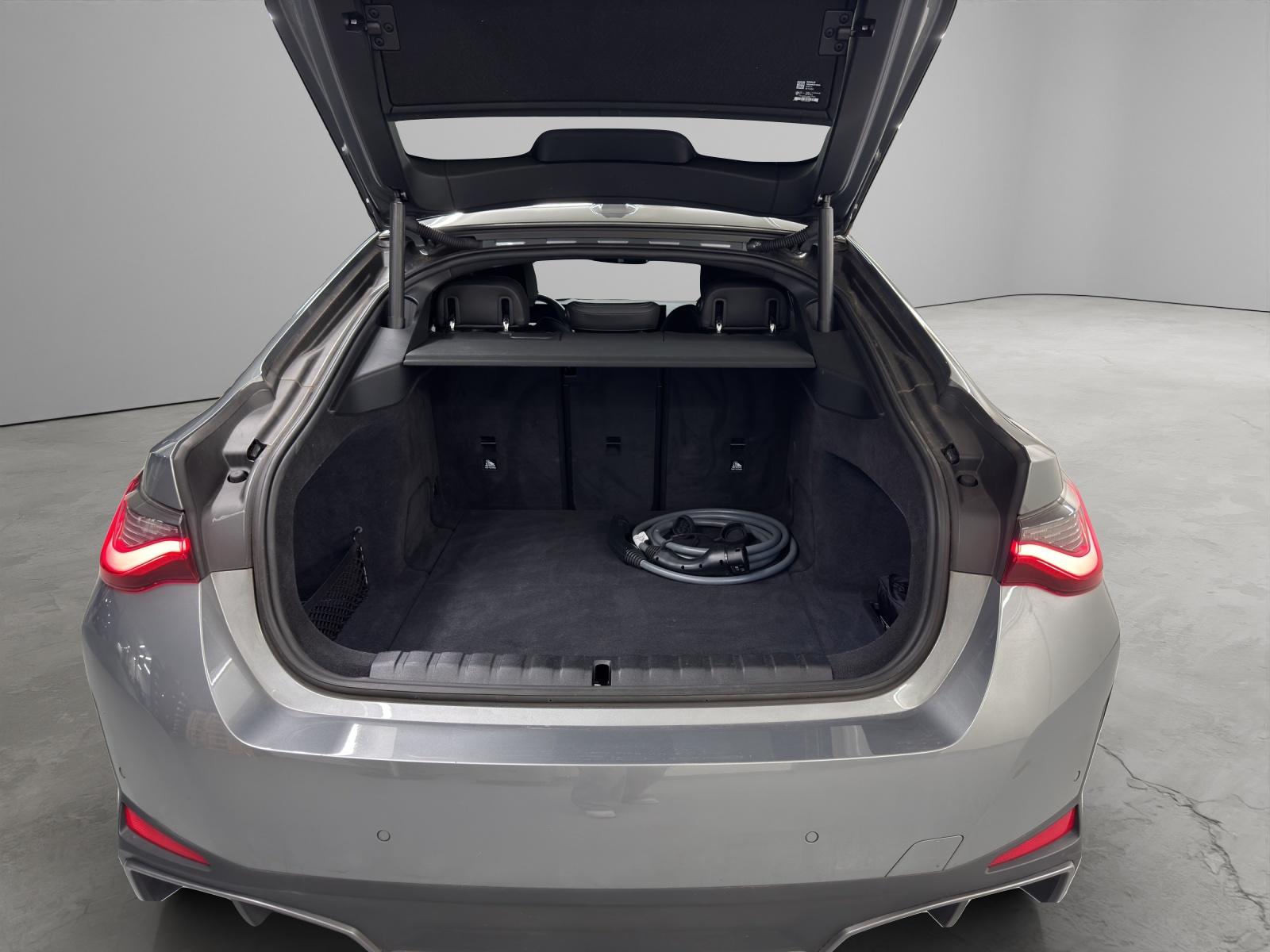 BMW i4 Limousine-image-9
