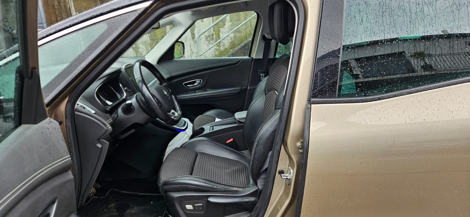 RENAULT Grand Scénic 1.6 dCi Initiale Paris EDC-image-7