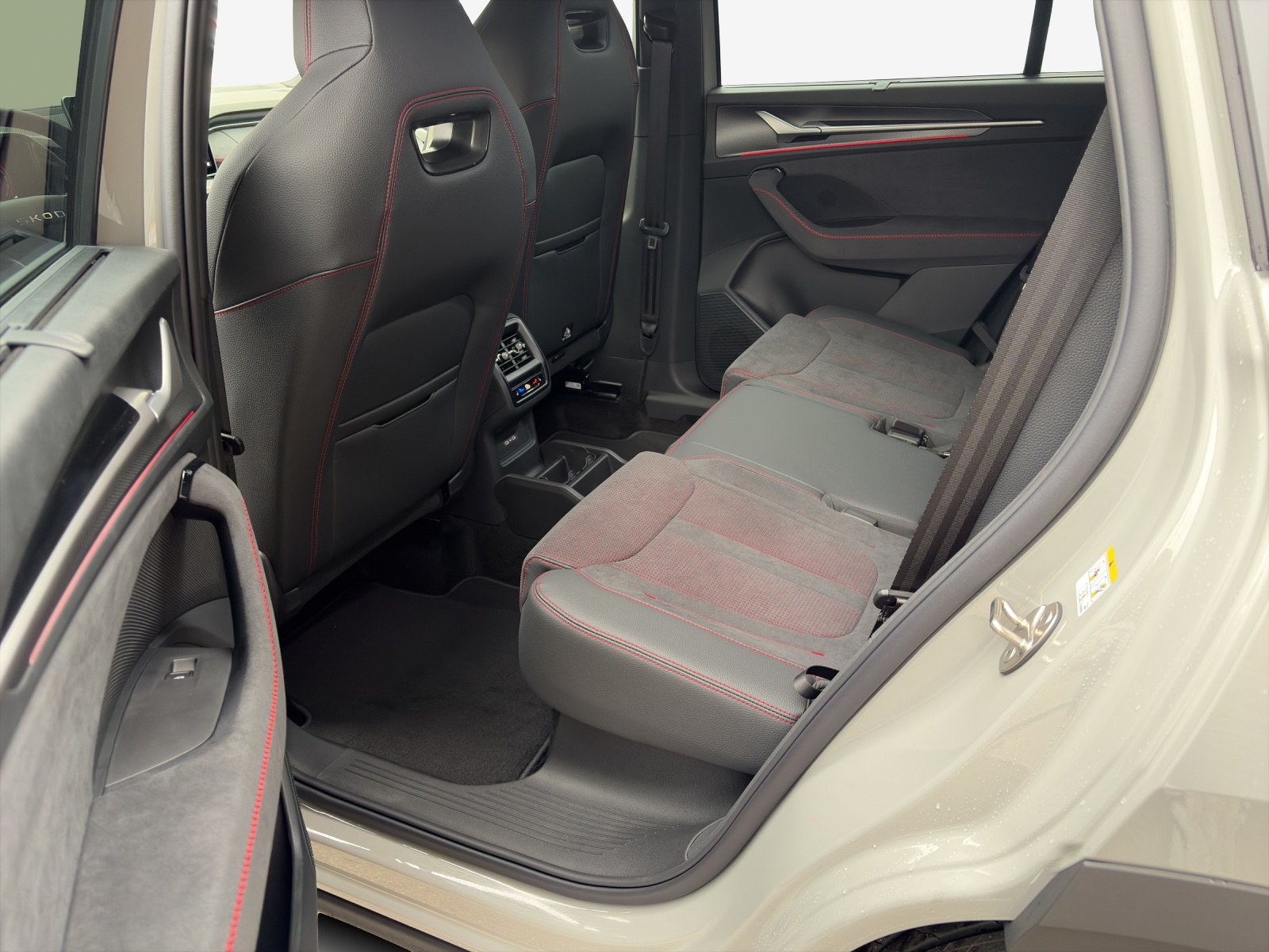 SKODA Kodiaq 2.0 TSI RS 4x4-image-11