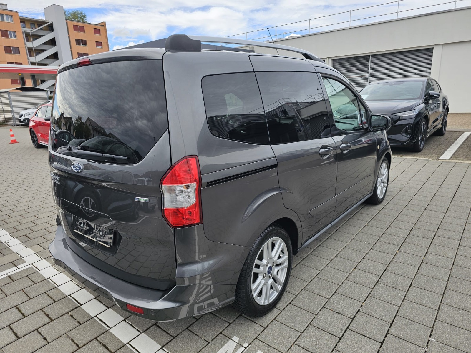 FORD 1.0 EcoB 100 Titanium-image-1