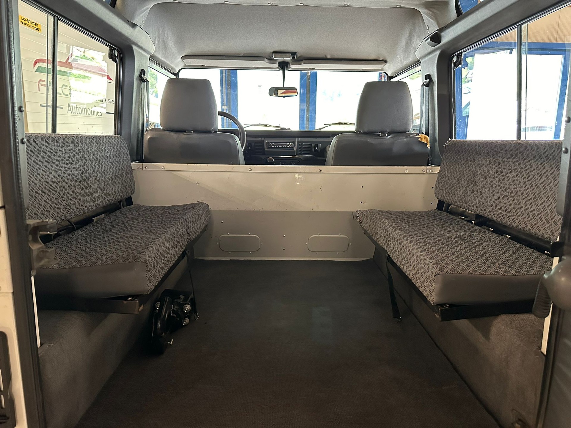 LAND ROVER Defender 90 2.5 Td5-image-14