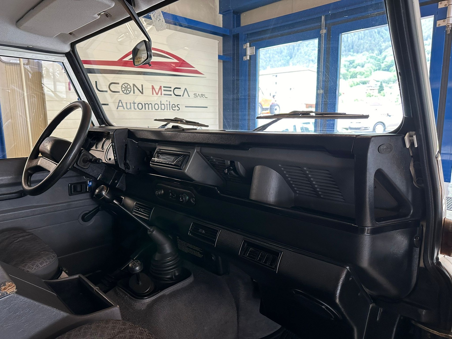 LAND ROVER Defender 90 2.5 Td5-image-12