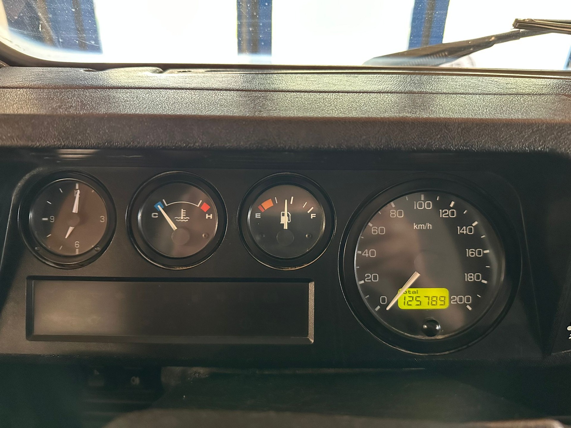 LAND ROVER Defender 90 2.5 Td5-image-11