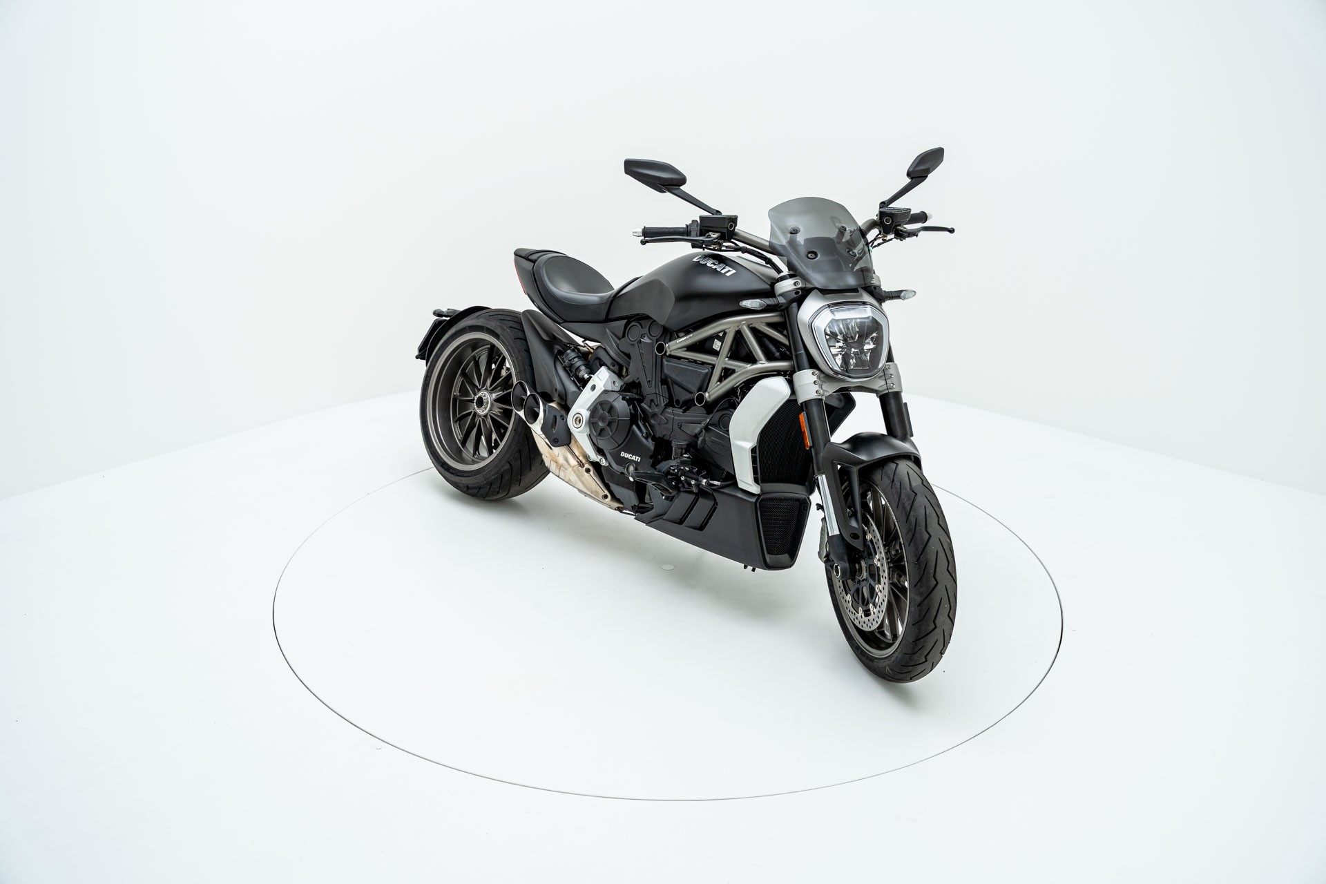 DUCATI XDiavel 1260-showroom-element-1