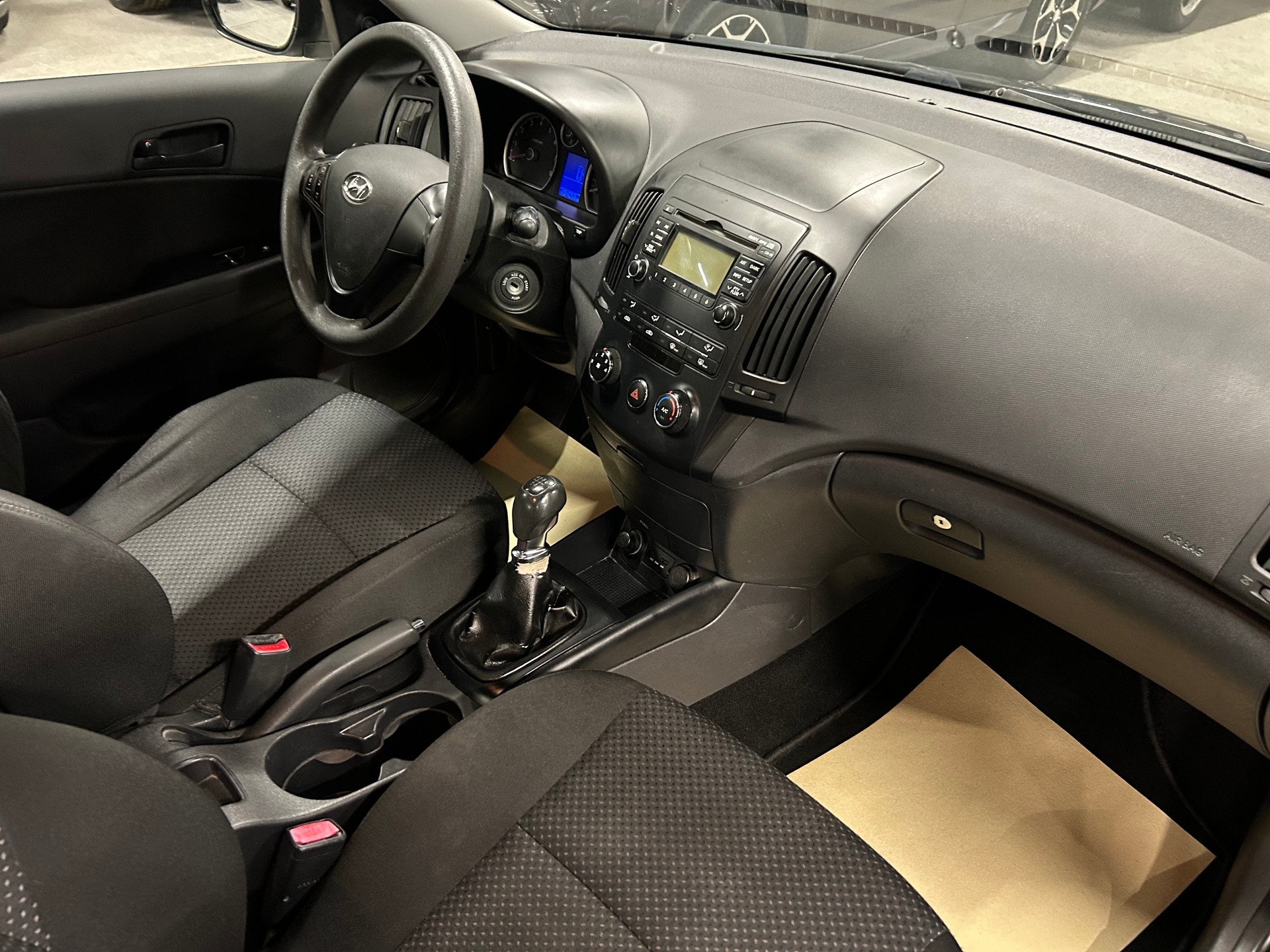 HYUNDAI i30 1.4 Comfort-image-11
