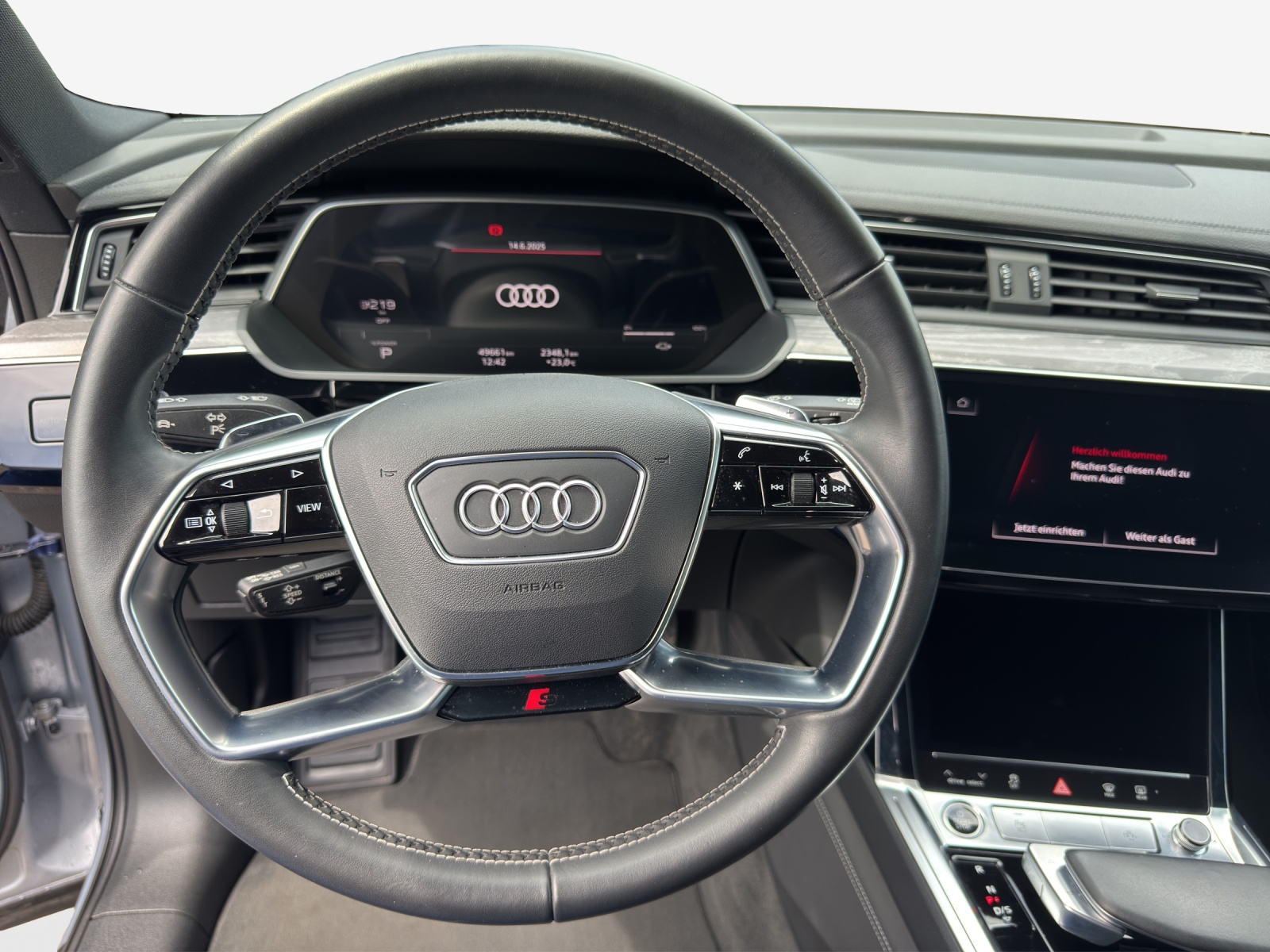 AUDI e-tron 55 S Line quattro-image-9