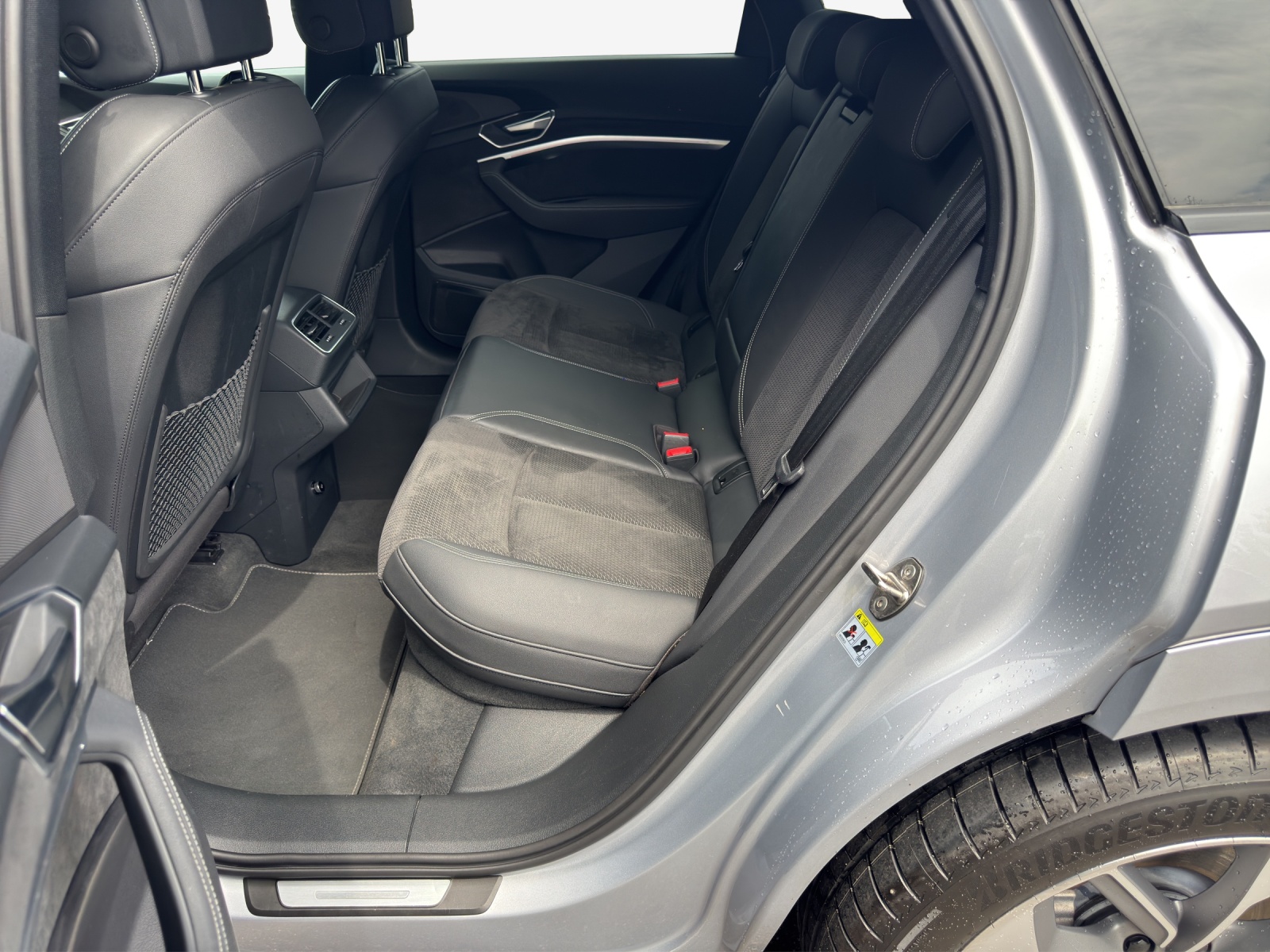 AUDI e-tron 55 S Line quattro-image-11