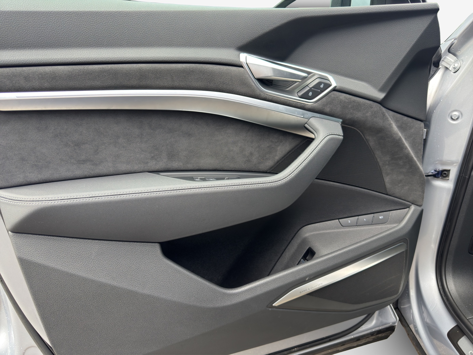 AUDI e-tron 55 S Line quattro-image-15