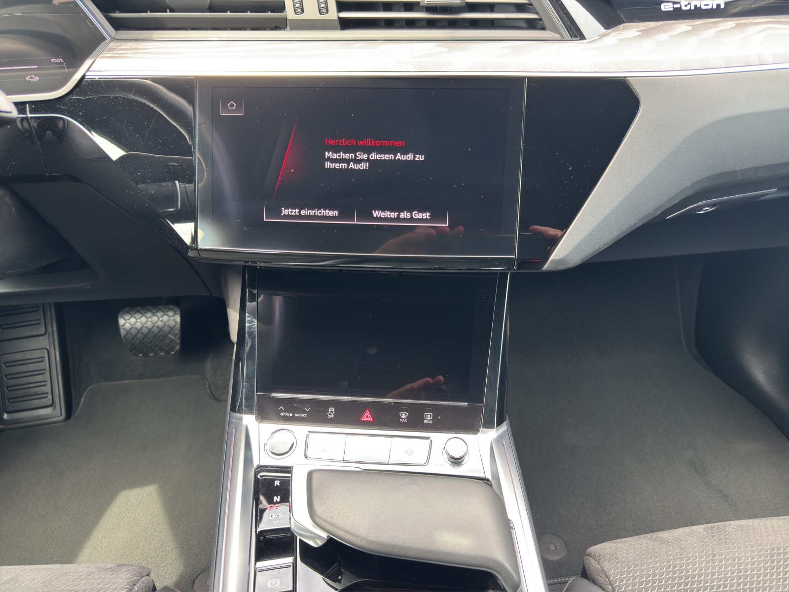 AUDI e-tron 55 S Line quattro-image-10