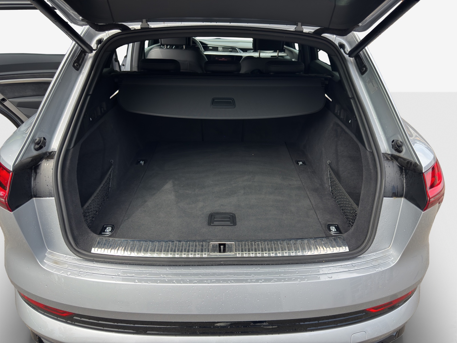 AUDI e-tron 55 S Line quattro-image-12