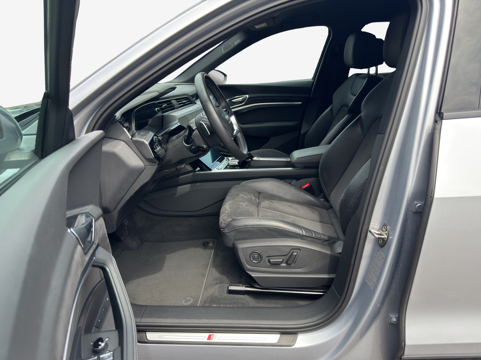 AUDI e-tron 55 S Line quattro-image-7