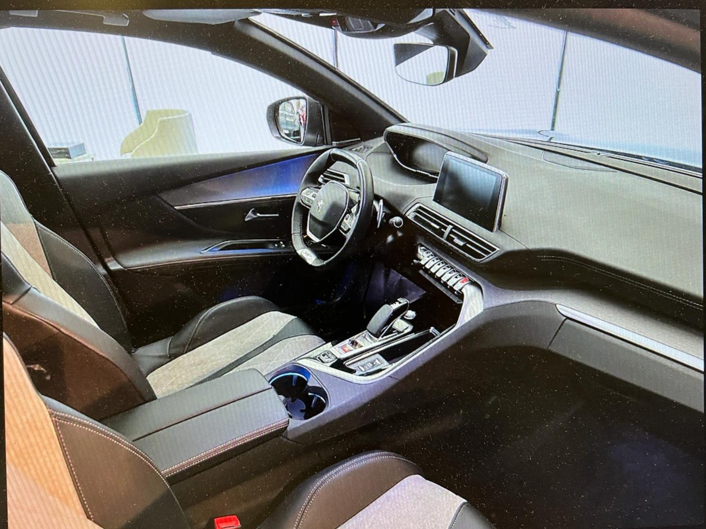PEUGEOT 3008 300e Hybrid4 GT EAT8-image-16