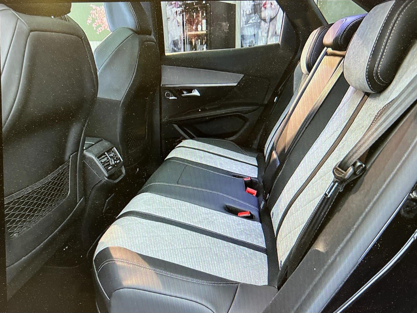 PEUGEOT 3008 300e Hybrid4 GT EAT8-image-8