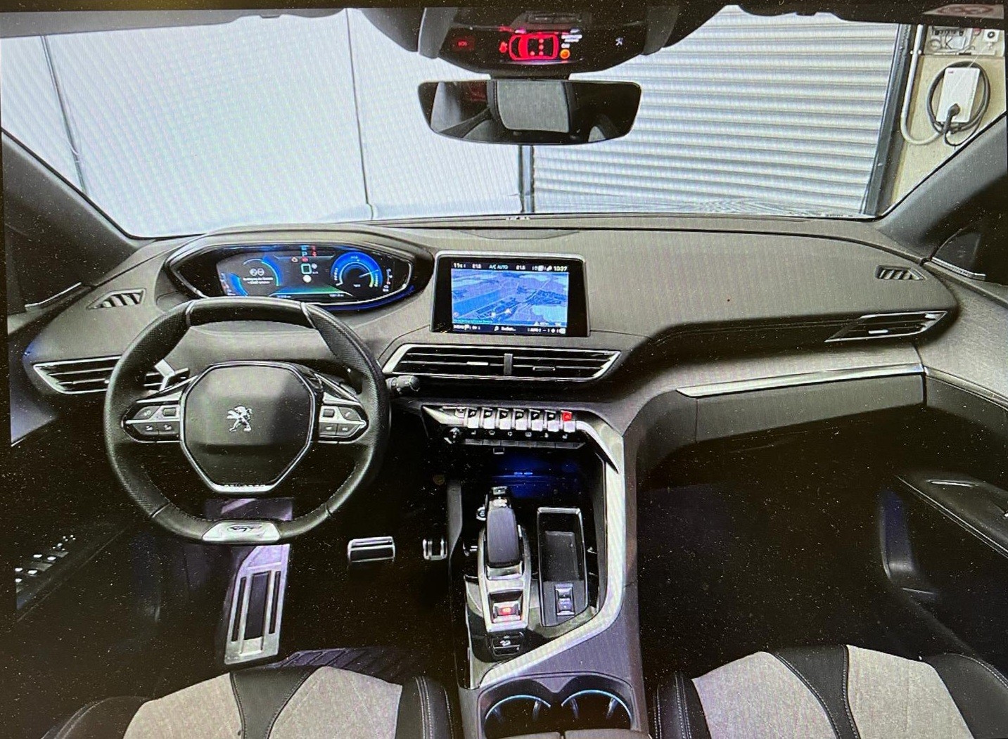 PEUGEOT 3008 300e Hybrid4 GT EAT8-image-15