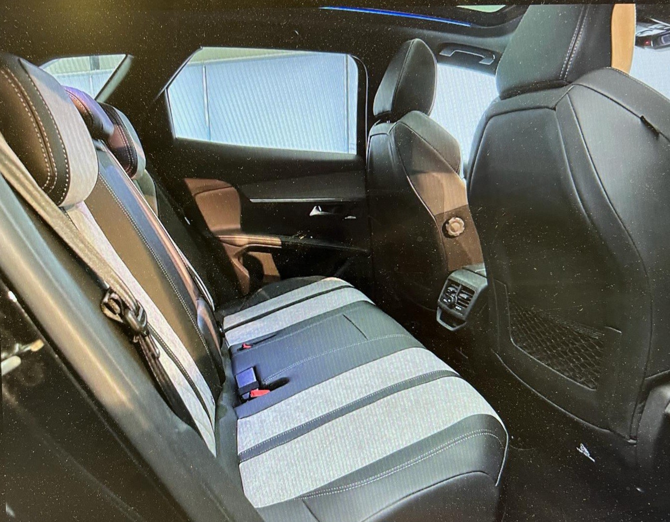 PEUGEOT 3008 300e Hybrid4 GT EAT8-image-14