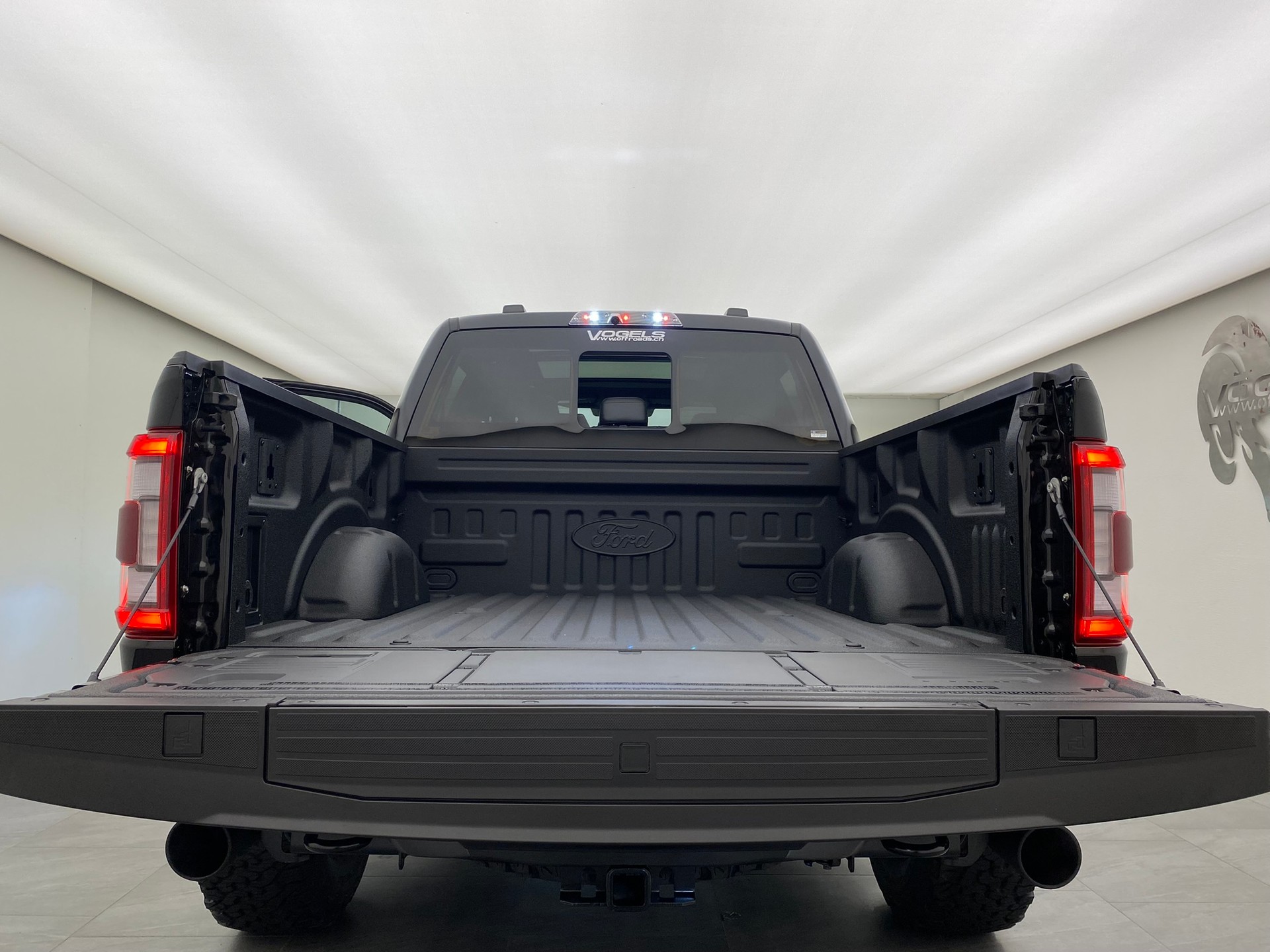 FORD F-150 Raptor Crew Cab-image-14