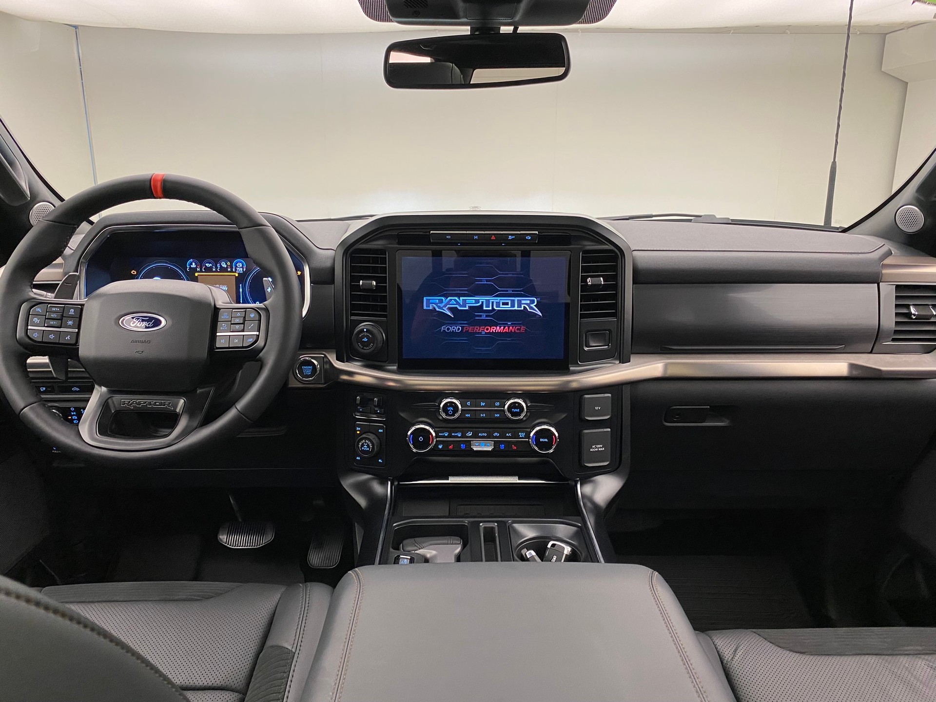 FORD F-150 Raptor Crew Cab-image-9