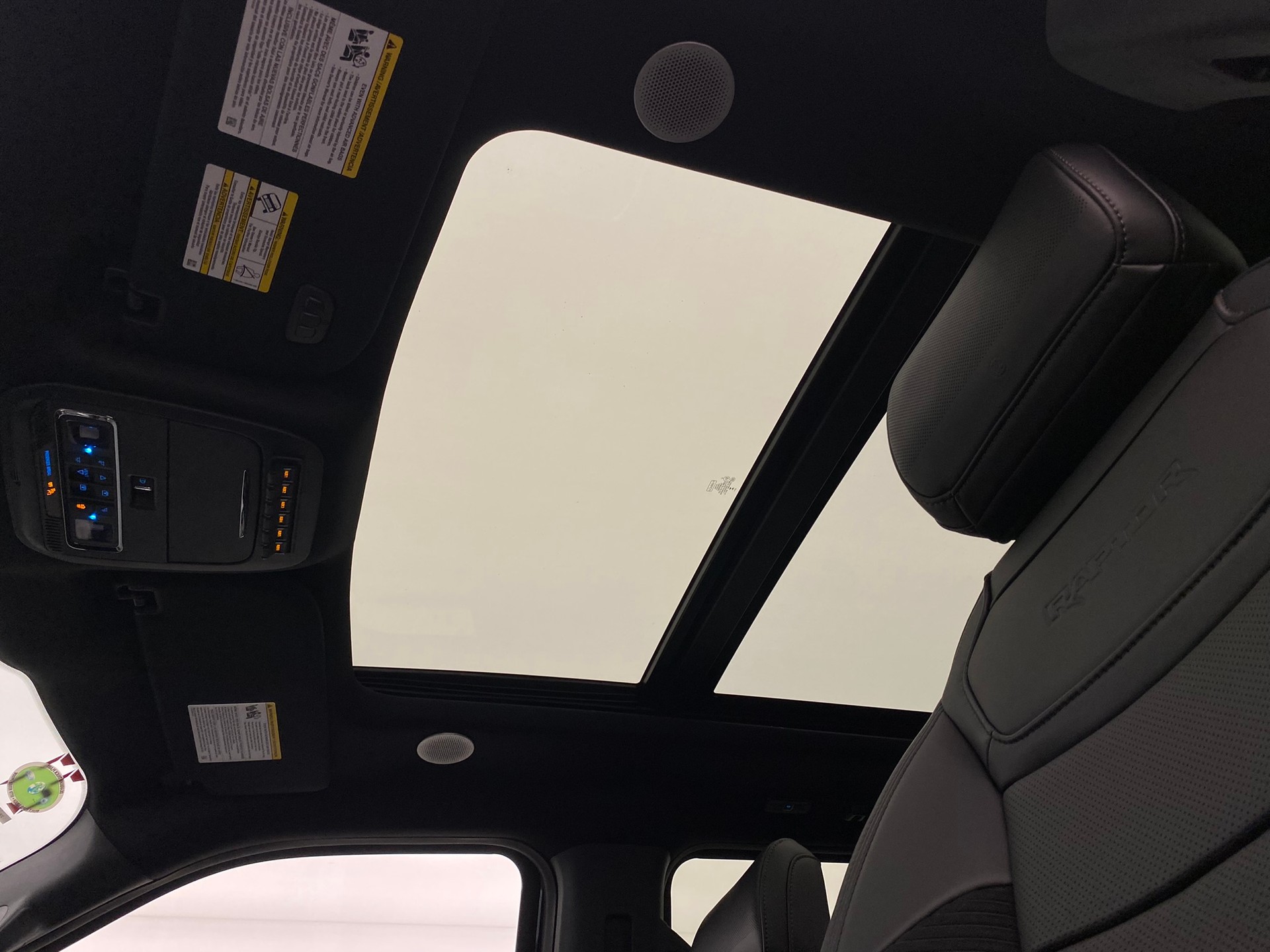 FORD F-150 Raptor Crew Cab-image-13