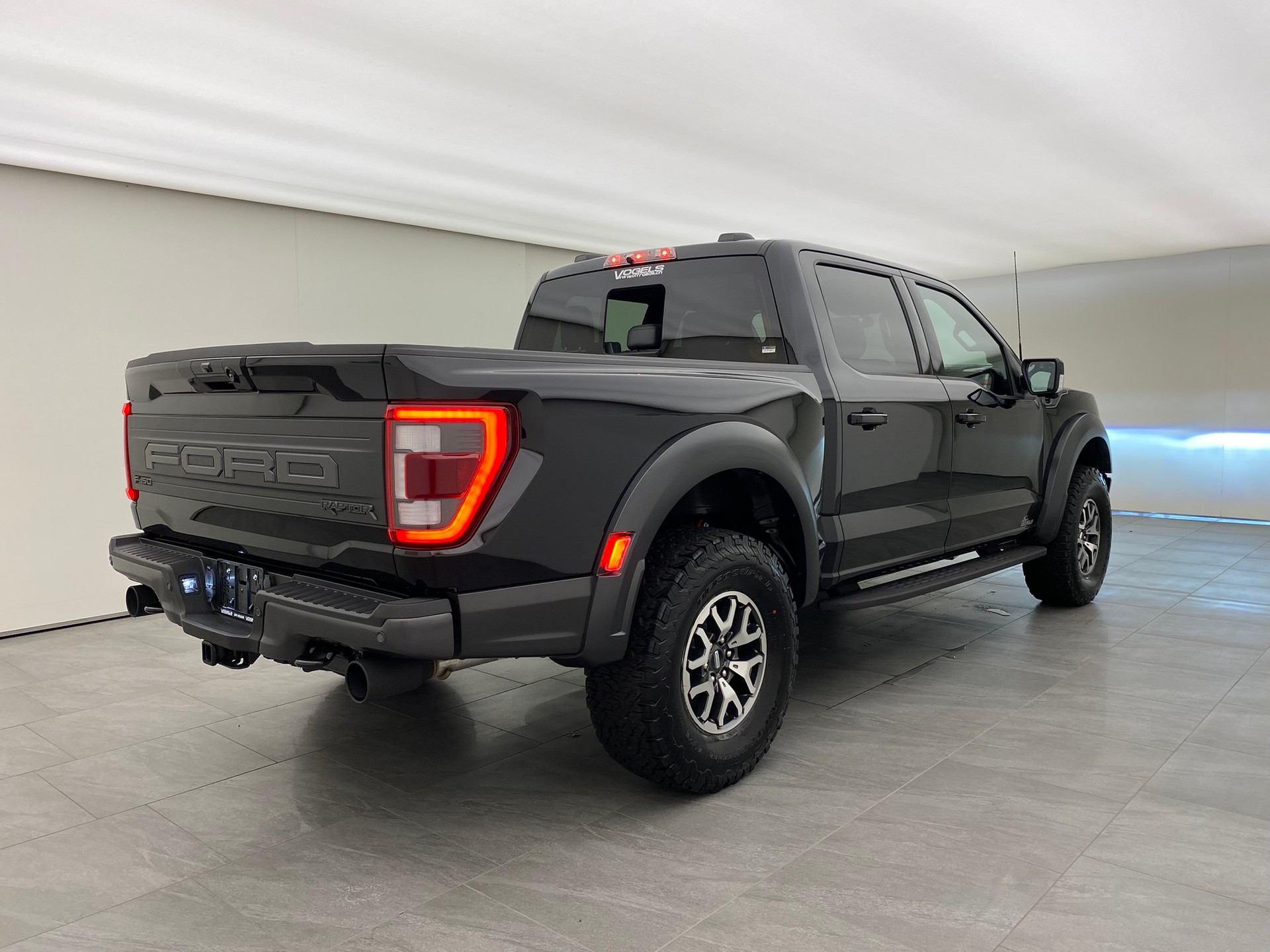 FORD F-150 Raptor Crew Cab-image-3