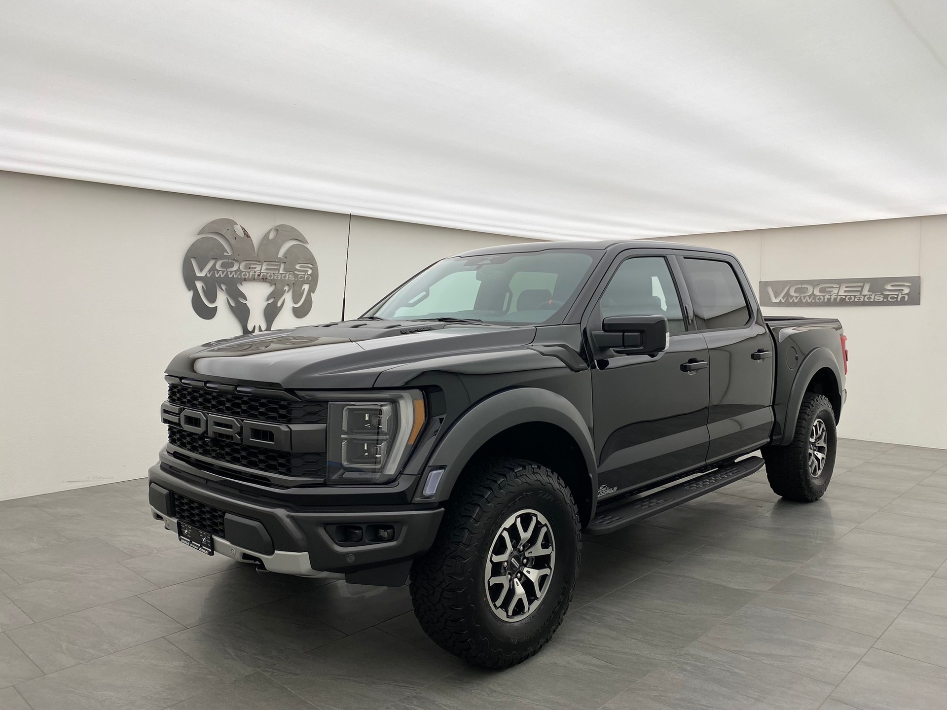 FORD F-150 Raptor Crew Cab-image-0
