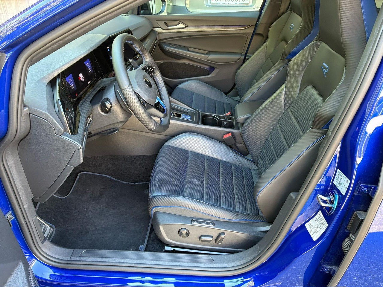 VW Golf 2.0 TSI R DSG 4Motion-image-11