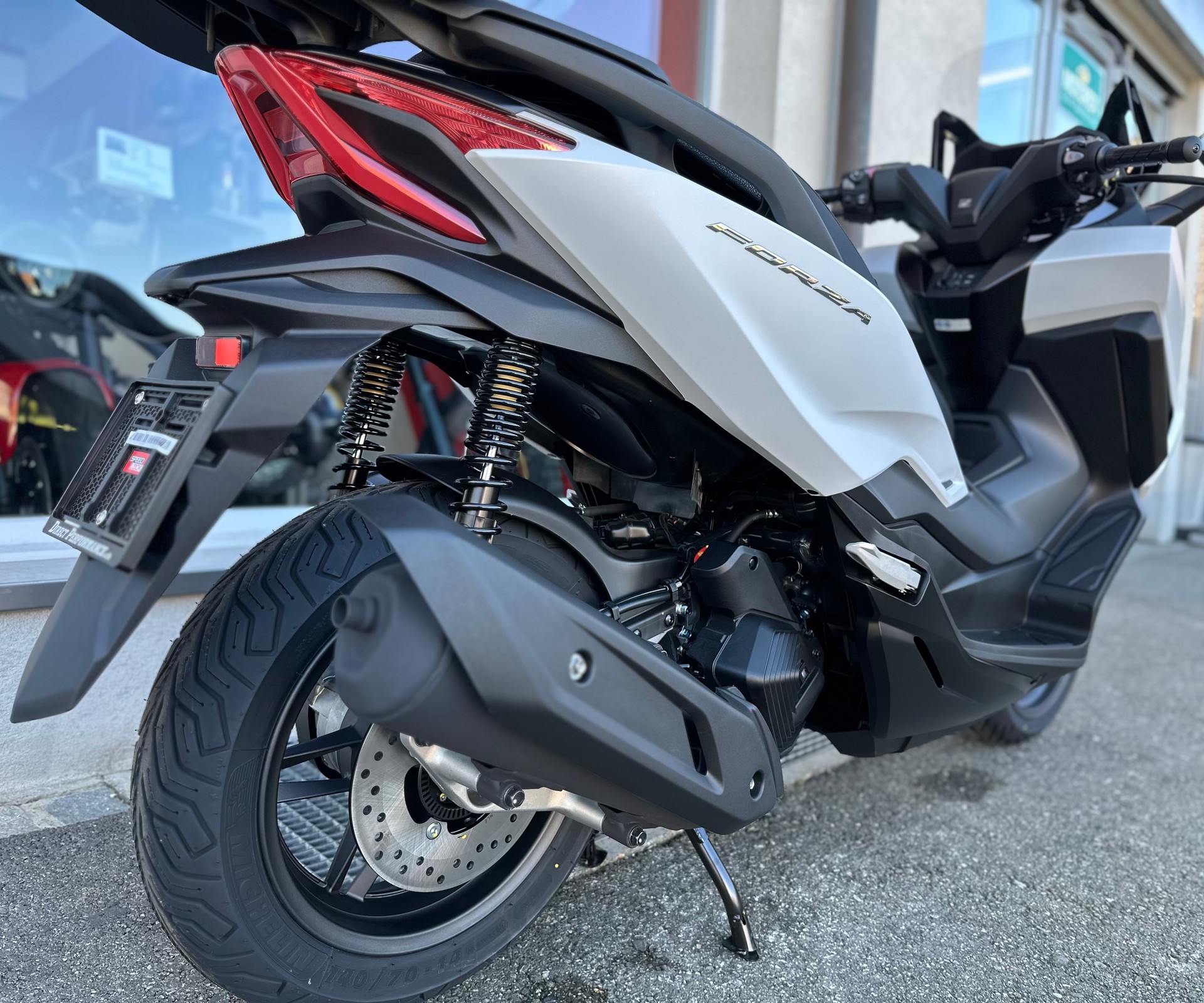 HONDA NSS 125 Forza Smart TopBox-image-7
