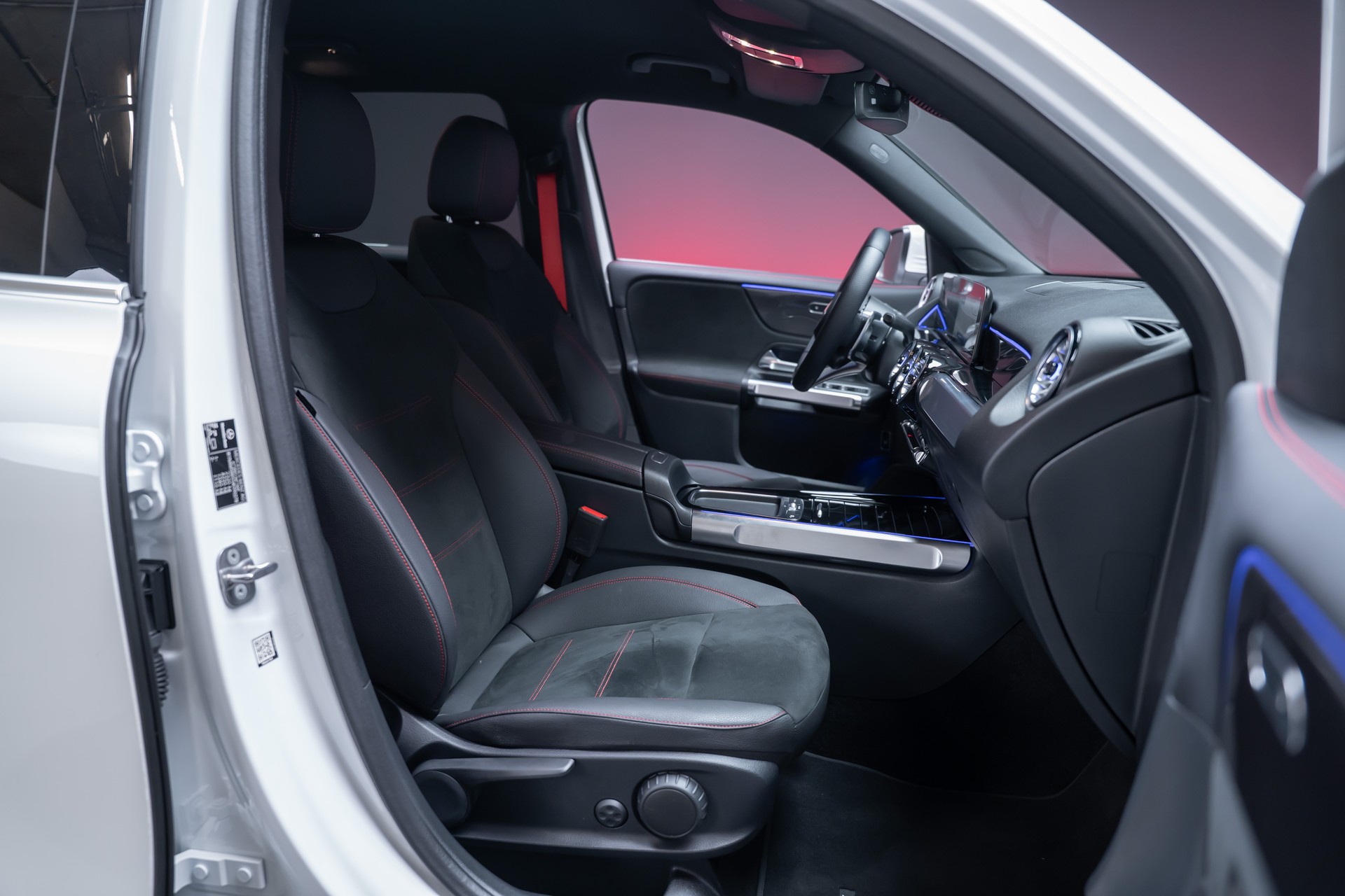 MERCEDES-BENZ GLB 35 AMG 4matic / Facelift / Ambiente-Beleuchtung / Rückfahrkamera-image-21