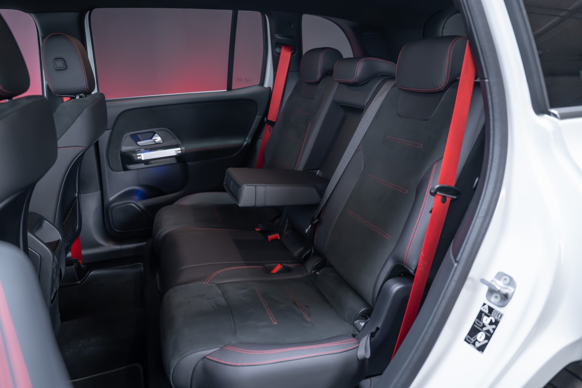MERCEDES-BENZ GLB 35 AMG 4matic / Facelift / Ambiente-Beleuchtung / Rückfahrkamera-image-18