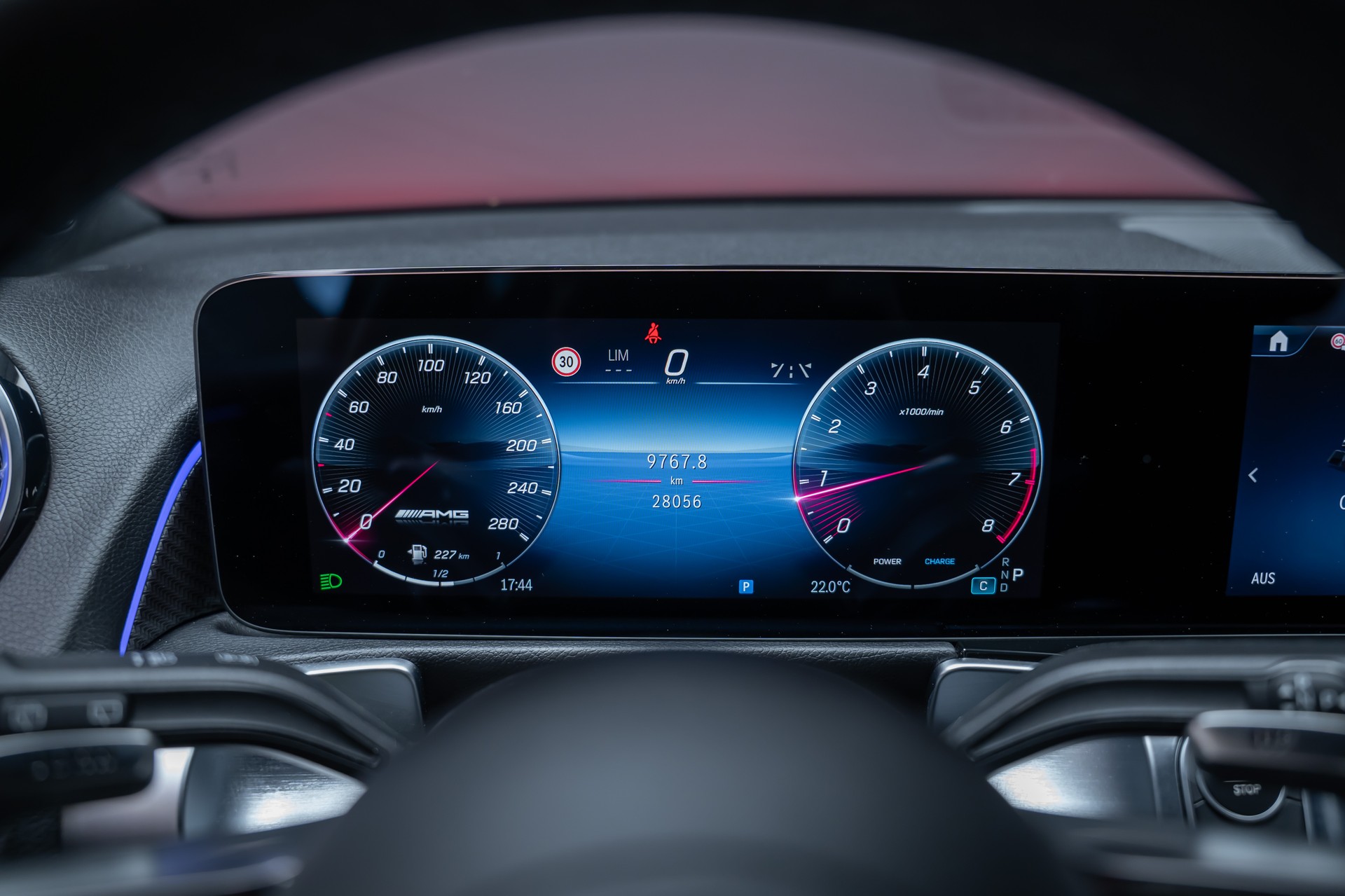 MERCEDES-BENZ GLB 35 AMG 4matic / Facelift / Ambiente-Beleuchtung / Rückfahrkamera-image-25