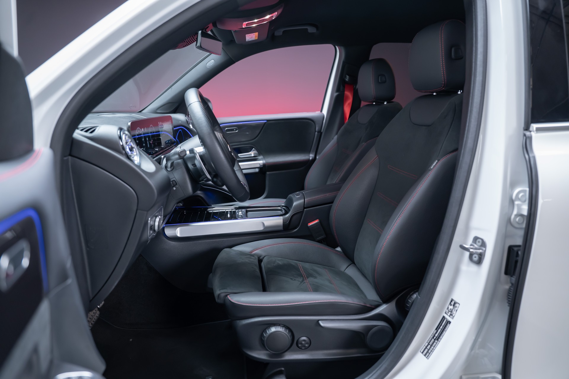 MERCEDES-BENZ GLB 35 AMG 4matic / Facelift / Ambiente-Beleuchtung / Rückfahrkamera-image-11