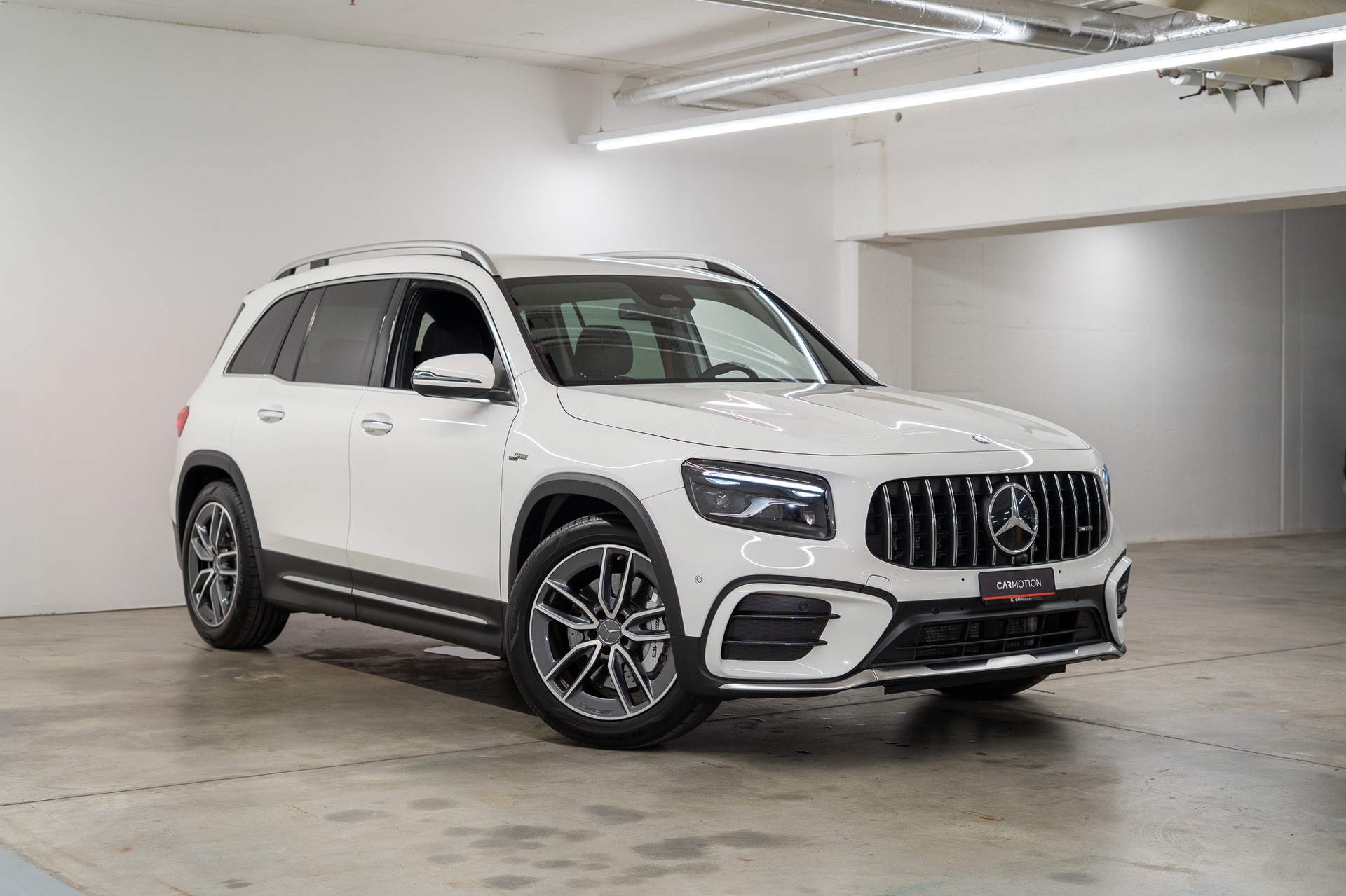 MERCEDES-BENZ GLB 35 AMG 4matic / Facelift / Ambiente-Beleuchtung / Rückfahrkamera-image-2