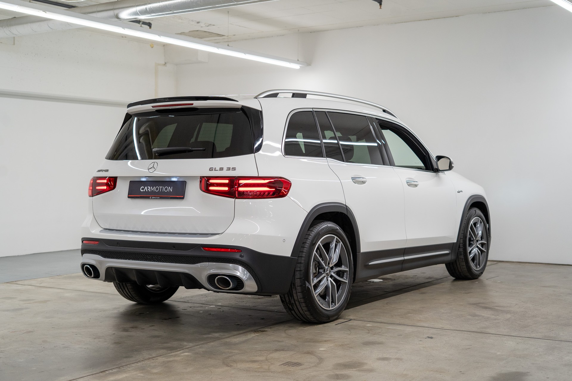 MERCEDES-BENZ GLB 35 AMG 4matic / Facelift / Ambiente-Beleuchtung / Rückfahrkamera-image-4