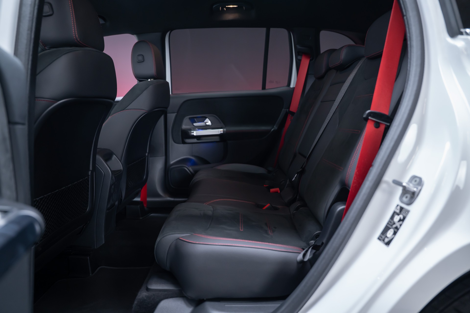 MERCEDES-BENZ GLB 35 AMG 4matic / Facelift / Ambiente-Beleuchtung / Rückfahrkamera-image-17