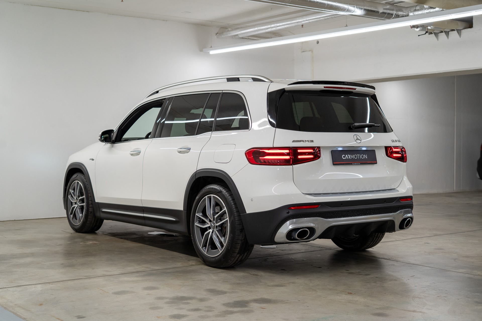 MERCEDES-BENZ GLB 35 AMG 4matic / Facelift / Ambiente-Beleuchtung / Rückfahrkamera-image-3