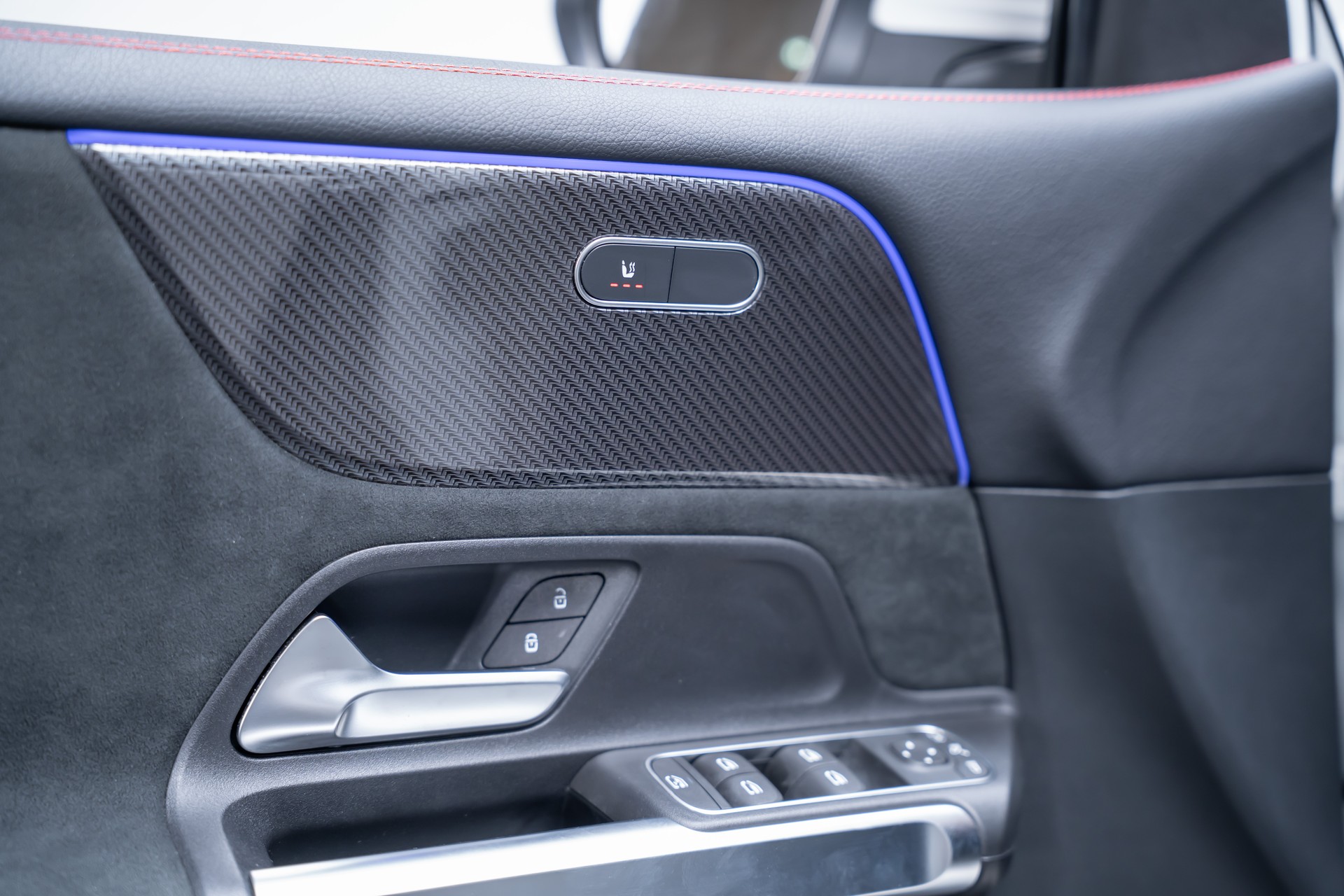 MERCEDES-BENZ GLB 35 AMG 4matic / Facelift / Ambiente-Beleuchtung / Rückfahrkamera-image-16