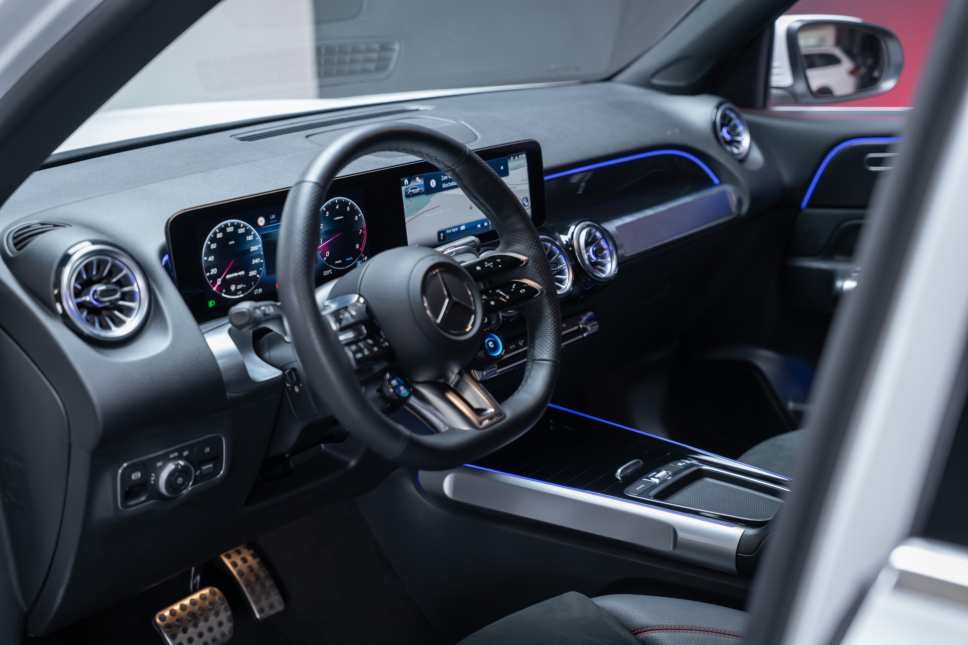 MERCEDES-BENZ GLB 35 AMG 4matic / Facelift / Ambiente-Beleuchtung / Rückfahrkamera-image-12