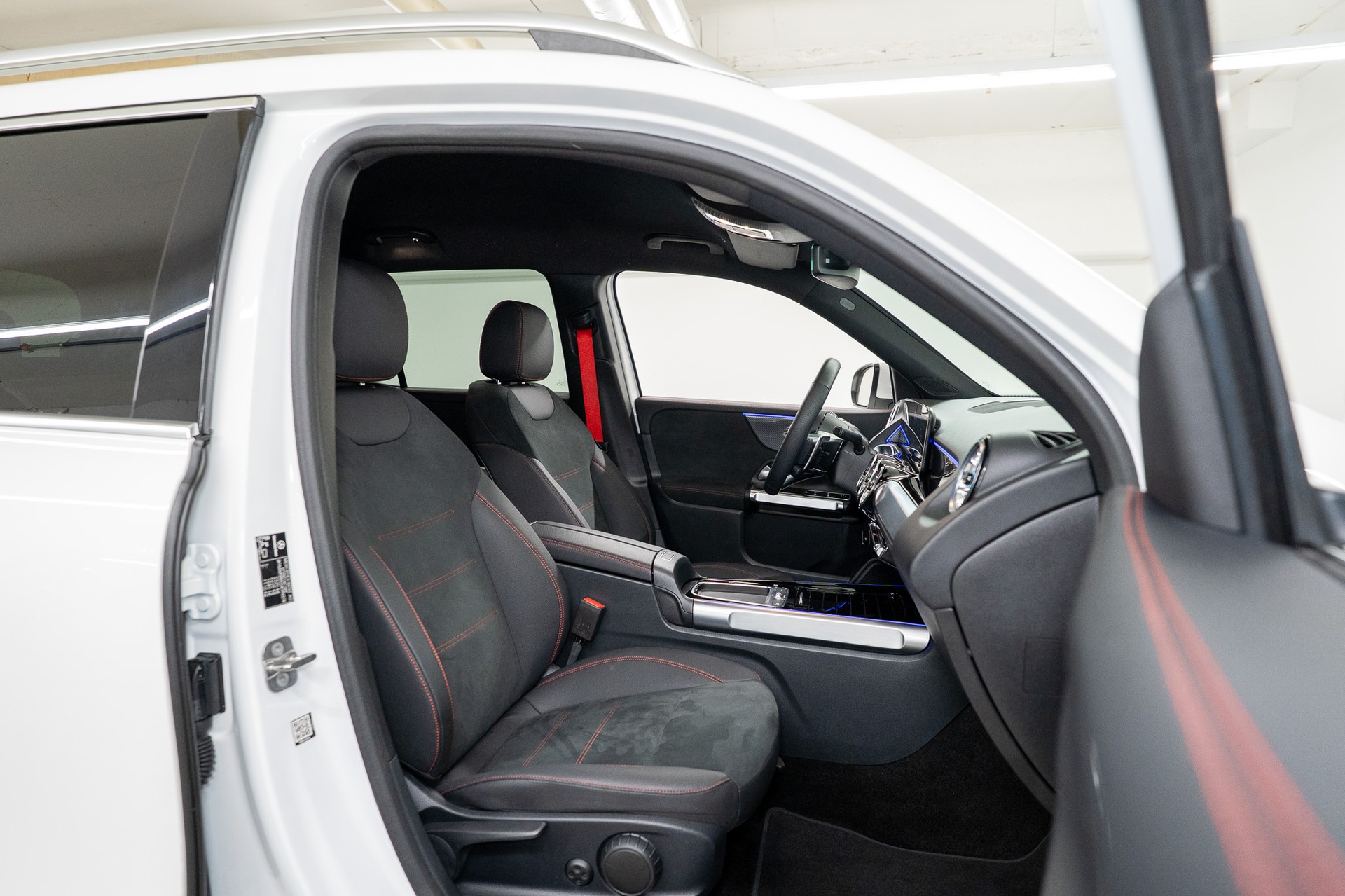 MERCEDES-BENZ GLB 35 AMG 4matic / Facelift / Ambiente-Beleuchtung / Rückfahrkamera-image-14