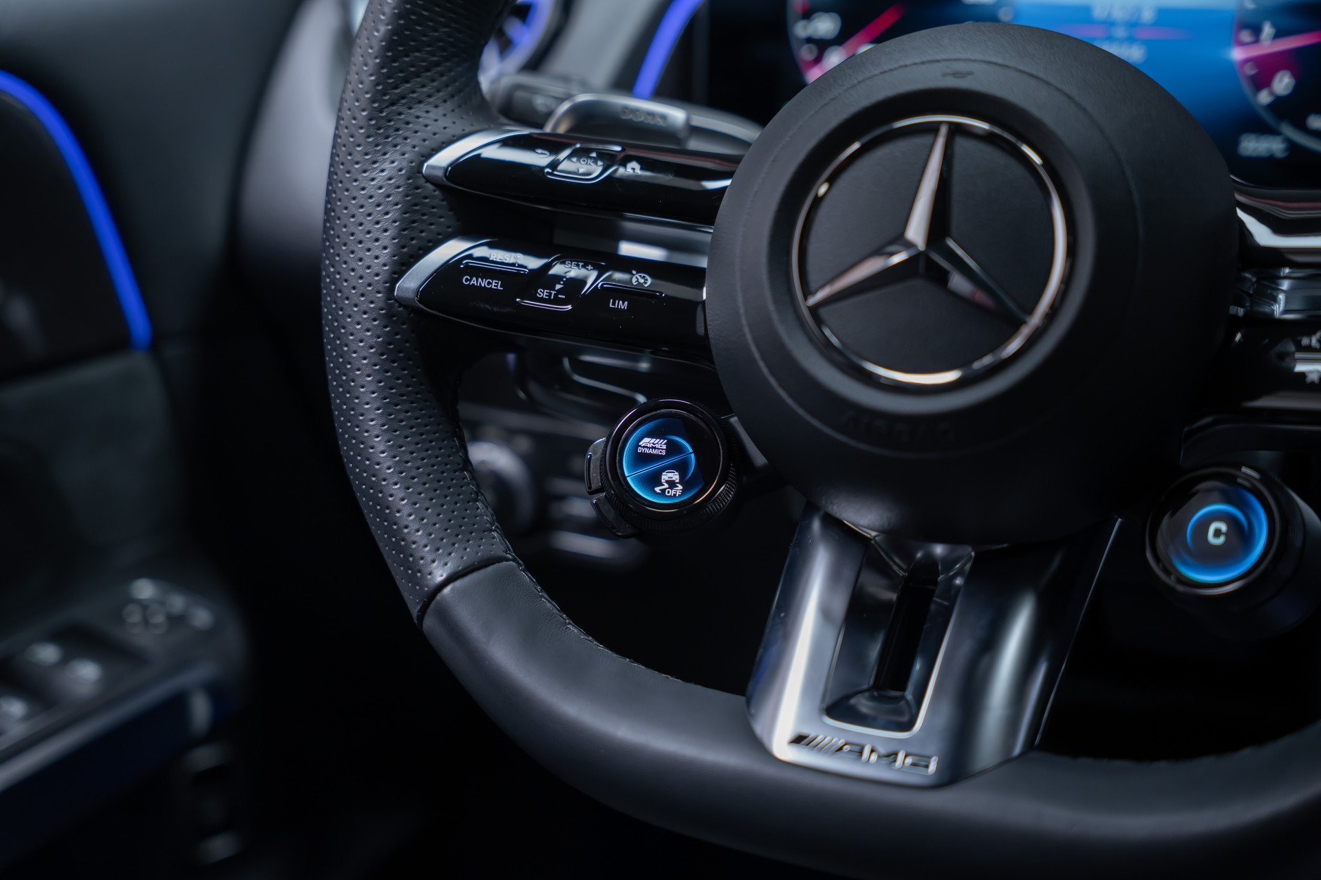 MERCEDES-BENZ GLB 35 AMG 4matic / Facelift / Ambiente-Beleuchtung / Rückfahrkamera-image-28