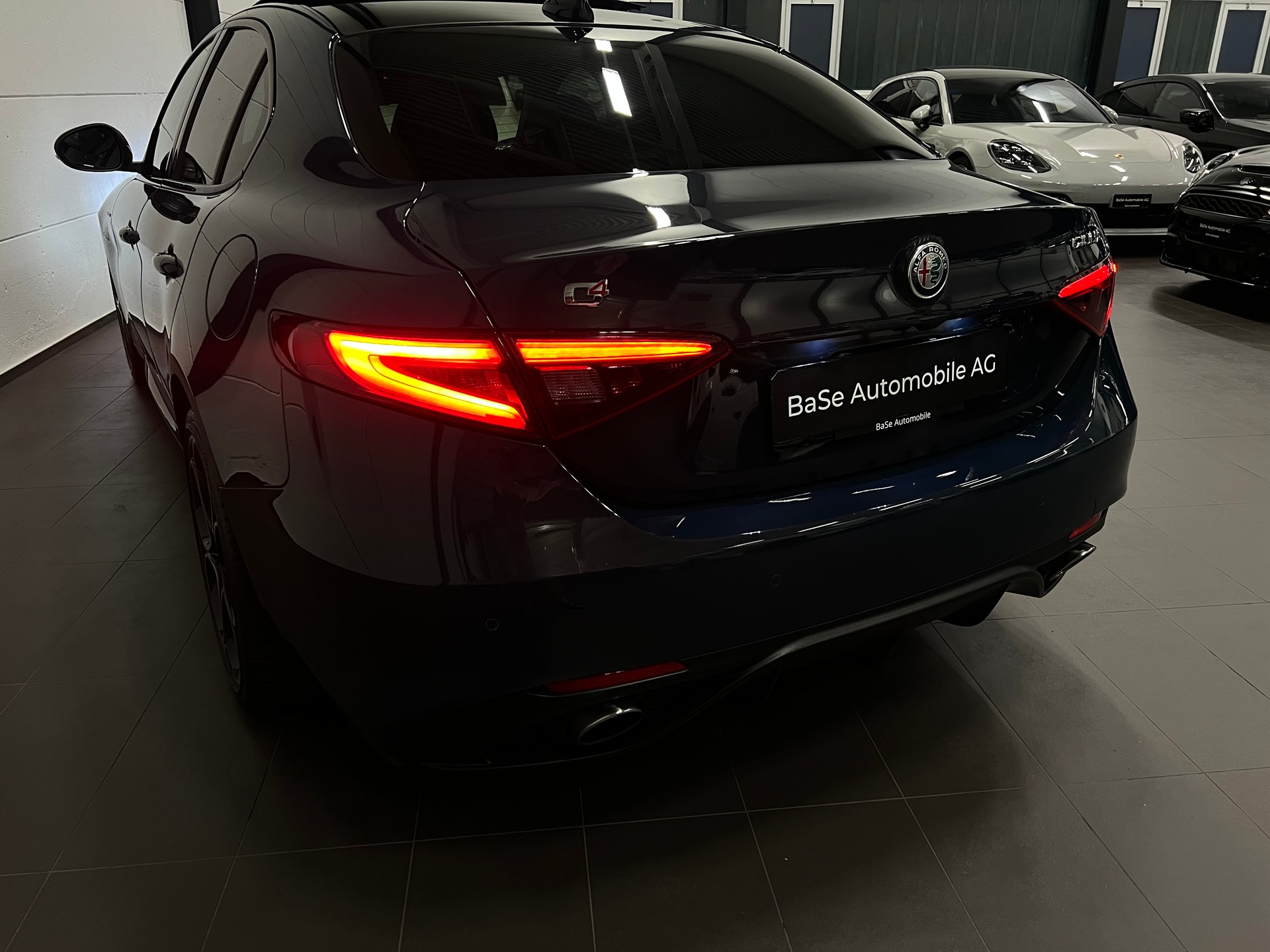 ALFA ROMEO Giulia 2.2 JTDM Veloce Q4 Automatic-image-16