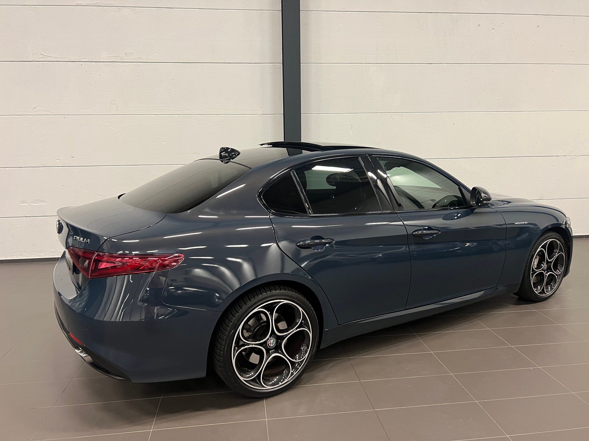 ALFA ROMEO Giulia 2.2 JTDM Veloce Q4 Automatic-image-13
