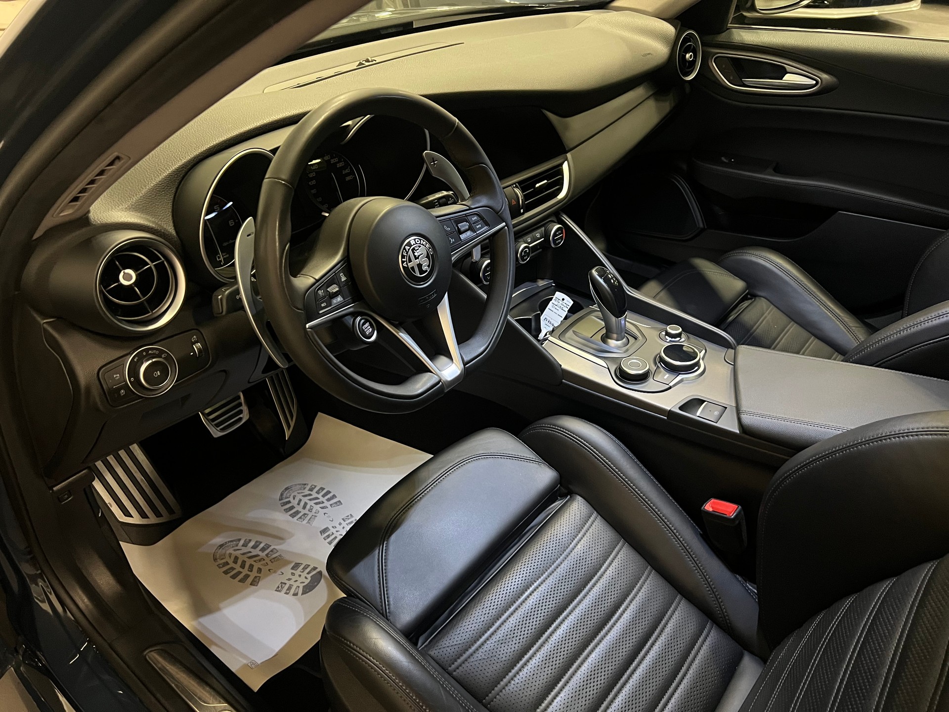 ALFA ROMEO Giulia 2.2 JTDM Veloce Q4 Automatic-image-17
