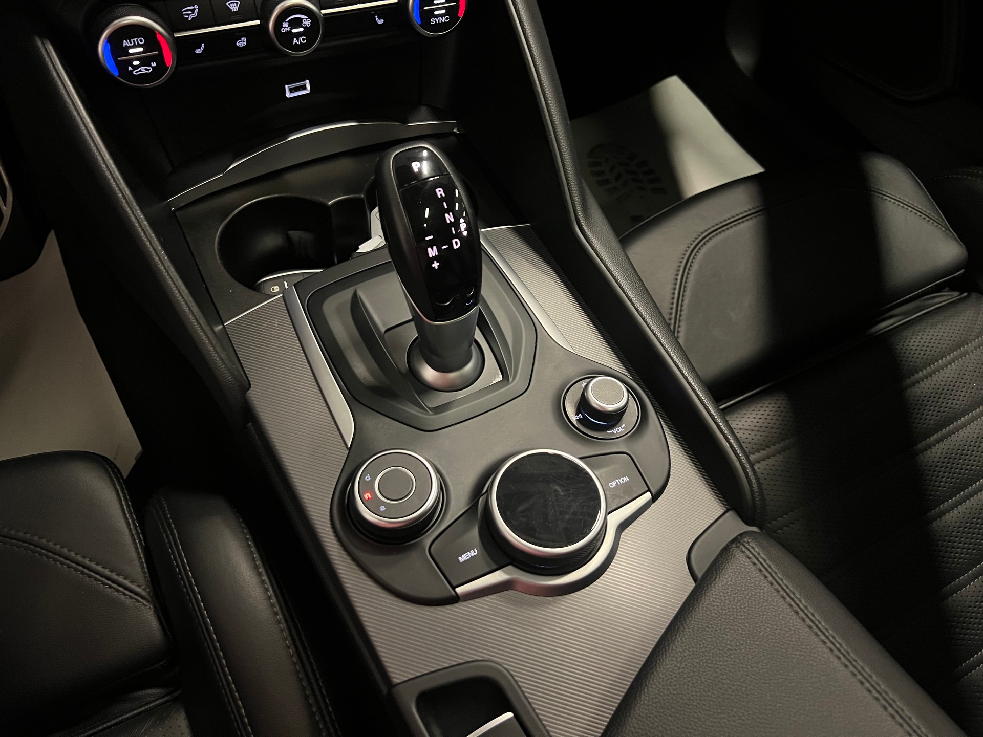 ALFA ROMEO Giulia 2.2 JTDM Veloce Q4 Automatic-image-28