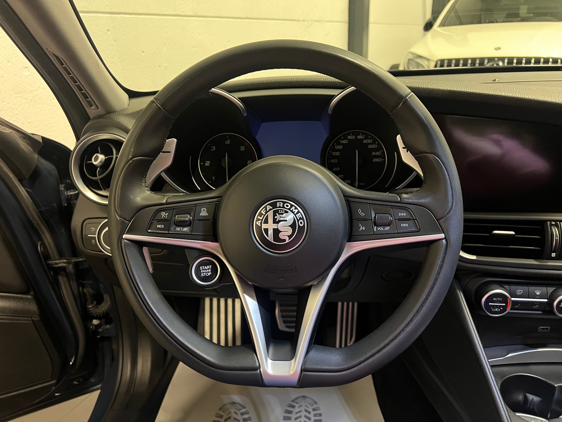 ALFA ROMEO Giulia 2.2 JTDM Veloce Q4 Automatic-image-26