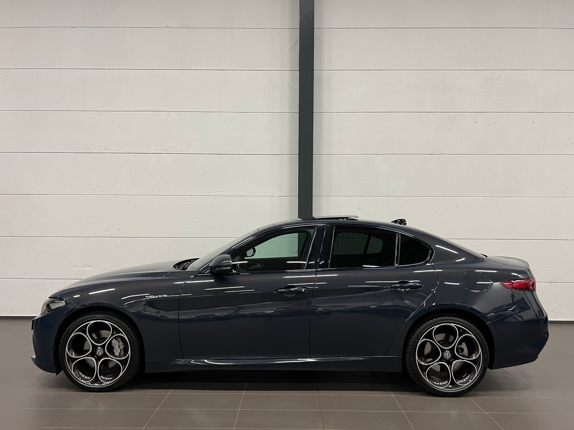 ALFA ROMEO Giulia 2.2 JTDM Veloce Q4 Automatic-image-8