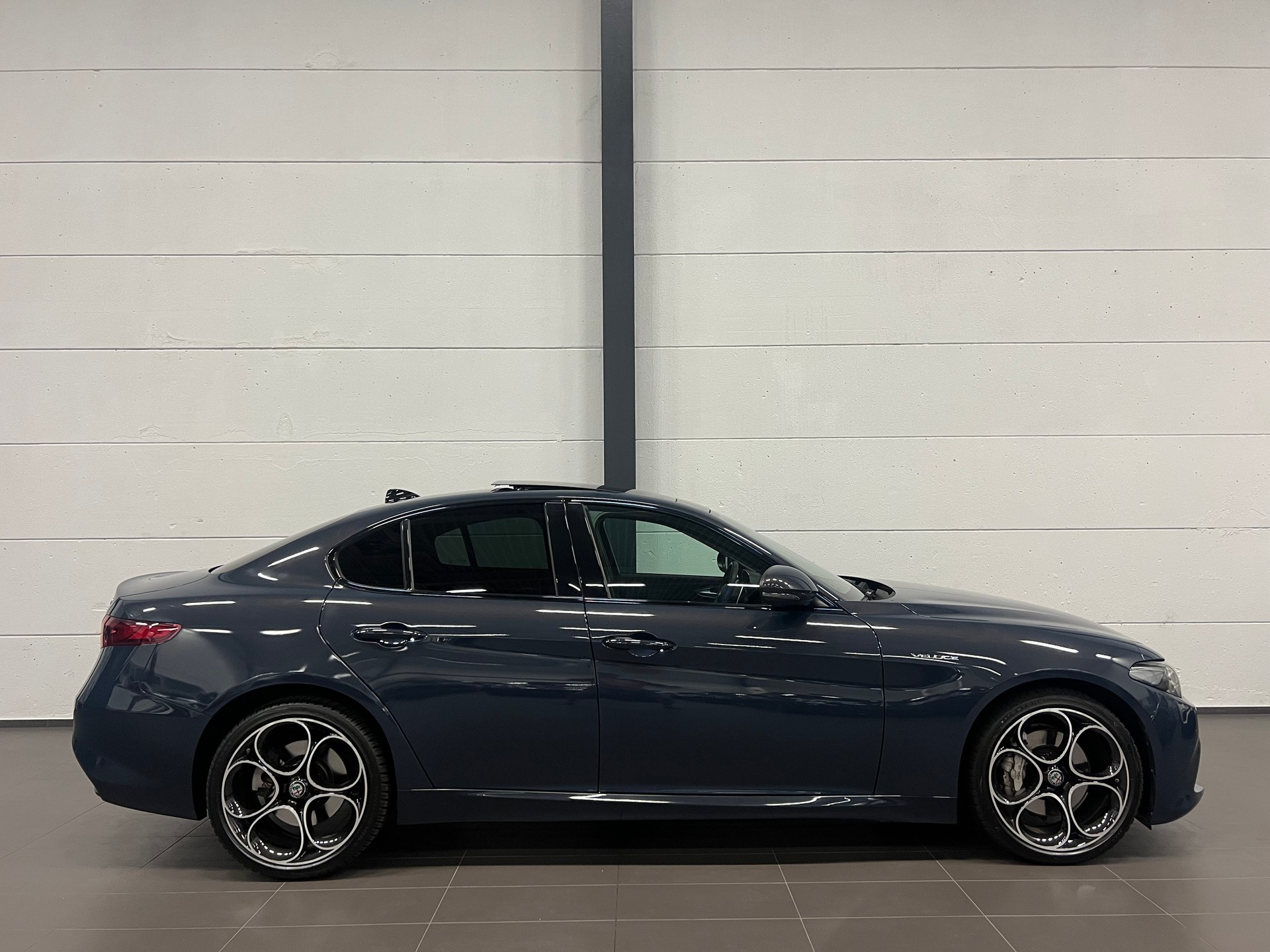 ALFA ROMEO Giulia 2.2 JTDM Veloce Q4 Automatic-image-9