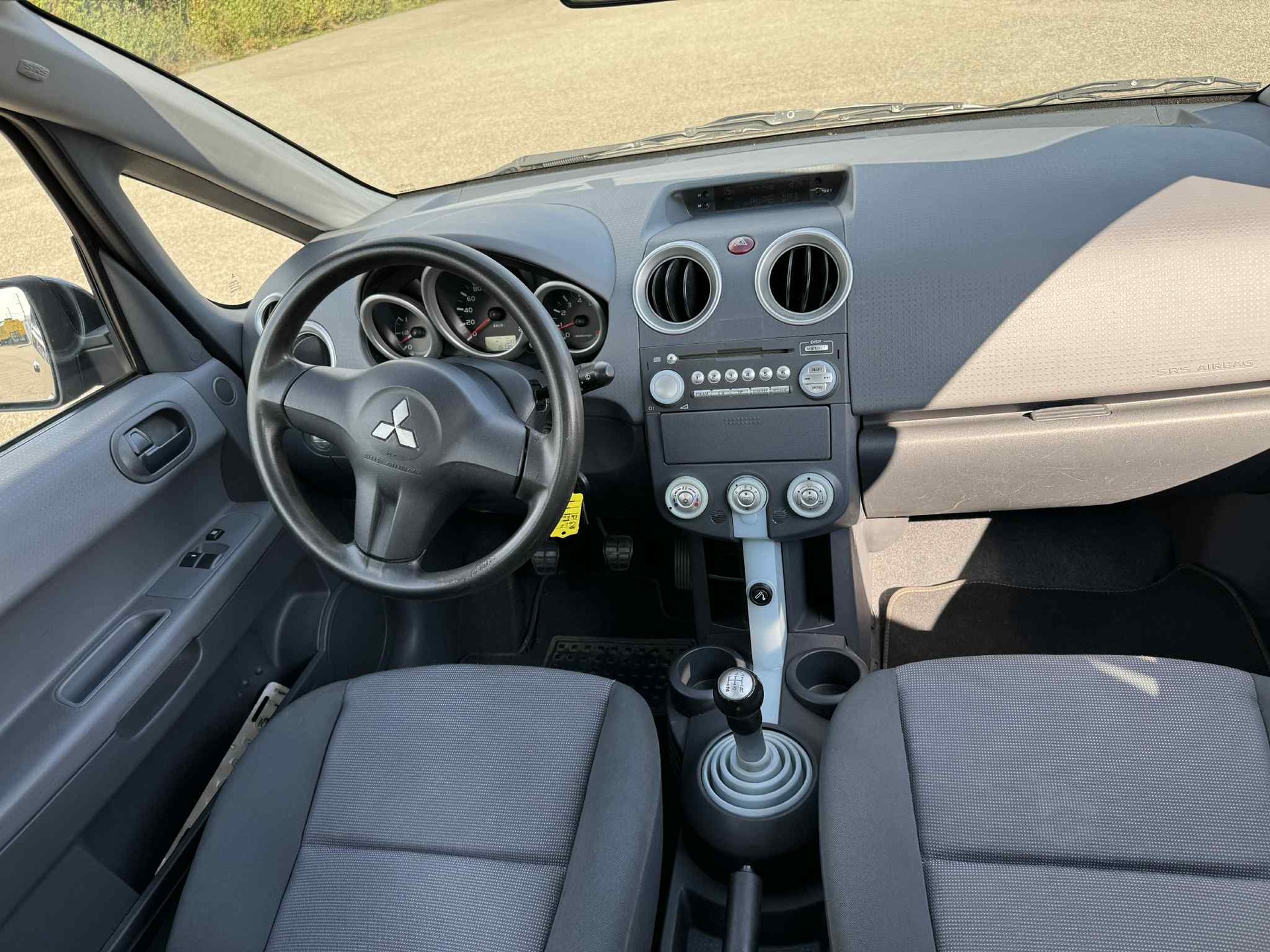 MITSUBISHI Colt 1.3 16V Invite-image-1